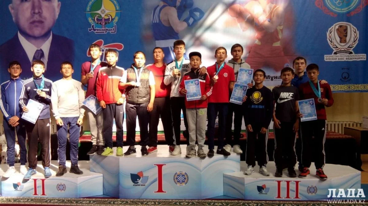 Победители турнира. Фото предоставлено пресс-службой Федерации бокса Мангистауской области
