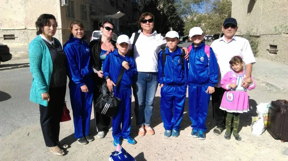 Актауская команда с тренером. фото предоставлено М.Жарылгас