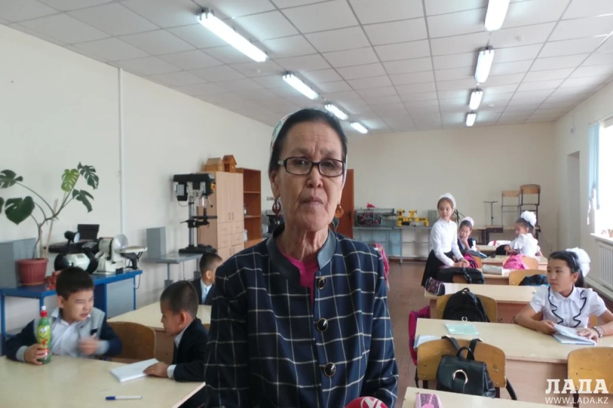 на фото Турсунгуль Жаксыбаева