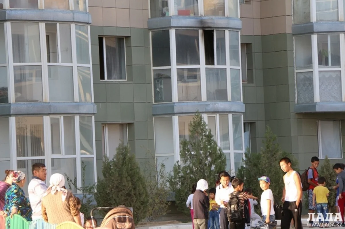 Пожар произошел на втором этаже в центре адаптации для оралманов