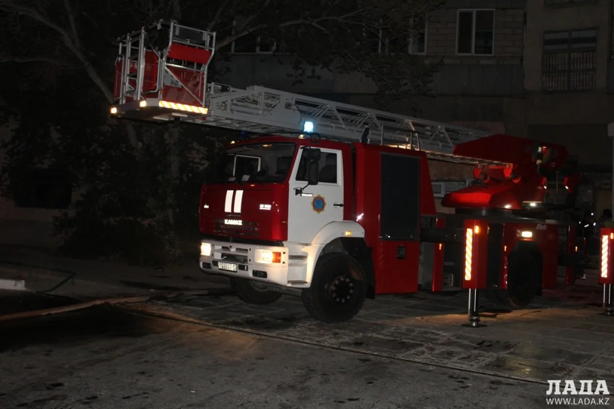 Прибывшая на место пожарная служба. Фото автора||news_pic_more|<!--TBegin--><a href="https://img.lada.kz/2015-10/1444258834_img_3221.jpg" onclick="return hs.expand(this)" ><img src="https://img.lada.kz/2015-10/thumbs/1444258834_img_3221.jpg" alt='В Актау ночью произошел взрыв газового баллона в высотном доме' title='В Актау ночью произошел взрыв газового баллона в высотном доме'  /></a><!--TEnd--><br /><!--TBegin--><a href="https://img.lada.kz/2015-10/1444258830_img_3223.jpg" onclick="return hs.expand(this)" ><img src="https://img.lada.kz/2015-10/thumbs/1444258830_img_3223.jpg" alt='В Актау ночью произошел взрыв газового баллона в высотном доме' title='В Актау ночью произошел взрыв газового баллона в высотном доме'  /></a><!--TEnd--><br /><!--TBegin--><a href="https://img.lada.kz/2015-10/1444258869_img_3225.jpg" onclick="return hs.expand(this)" ><img src="https://img.lada.kz/2015-10/thumbs/1444258869_img_3225.jpg" alt='В Актау ночью произошел взрыв газового баллона в высотном доме' title='В Актау ночью произошел взрыв газового баллона в высотном доме'  /></a><!--TEnd--><br /><!--TBegin--><a href="https://img.lada.kz/2015-10/1444258897_img_3227.jpg" onclick="return hs.expand(this)" ><img src="https://img.lada.kz/2015-10/thumbs/1444258897_img_3227.jpg" alt='В Актау ночью произошел взрыв газового баллона в высотном доме' title='В Актау ночью произошел взрыв газового баллона в высотном доме'  /></a><!--TEnd--><br /><!--TBegin--><a href="https://img.lada.kz/2015-10/1444258914_img_3229.jpg" onclick="return hs.expand(this)" ><img src="https://img.lada.kz/2015-10/thumbs/1444258914_img_3229.jpg" alt='В Актау ночью произошел взрыв газового баллона в высотном доме' title='В Актау ночью произошел взрыв газового баллона в высотном доме'  /></a><!--TEnd--><br /><!--TBegin--><a href="https://img.lada.kz/2015-10/1444258888_img_3241.jpg" onclick="return hs.expand(this)" ><img src="https://img.lada.kz/2015-10/thumbs/1444258888_img_3241.jpg" alt='В Актау ночью произошел взрыв газового баллона в высотном доме' title='В Актау ночью произошел взрыв газового баллона в высотном доме'  /></a><!--TEnd--><br /><!--TBegin--><a href="https://img.lada.kz/2015-10/1444258896_img_3242.jpg" onclick="return hs.expand(this)" ><img src="https://img.lada.kz/2015-10/thumbs/1444258896_img_3242.jpg" alt='В Актау ночью произошел взрыв газового баллона в высотном доме' title='В Актау ночью произошел взрыв газового баллона в высотном доме'  /></a><!--TEnd--><br /><!--TBegin--><a href="https://img.lada.kz/2015-10/1444258878_img_3244.jpg" onclick="return hs.expand(this)" ><img src="https://img.lada.kz/2015-10/thumbs/1444258878_img_3244.jpg" alt='В Актау ночью произошел взрыв газового баллона в высотном доме' title='В Актау ночью произошел взрыв газового баллона в высотном доме'  /></a><!--TEnd--><br /><!--TBegin--><a href="https://img.lada.kz/2015-10/1444258971_img_3250.jpg" onclick="return hs.expand(this)" ><img src="https://img.lada.kz/2015-10/thumbs/1444258971_img_3250.jpg" alt='В Актау ночью произошел взрыв газового баллона в высотном доме' title='В Актау ночью произошел взрыв газового баллона в высотном доме'  /></a><!--TEnd--><br /><!--TBegin--><a href="https://img.lada.kz/2015-10/1444258977_img_3251.jpg" onclick="return hs.expand(this)" ><img src="https://img.lada.kz/2015-10/thumbs/1444258977_img_3251.jpg" alt='В Актау ночью произошел взрыв газового баллона в высотном доме' title='В Актау ночью произошел взрыв газового баллона в высотном доме'  /></a><!--TEnd--><br /><!--TBegin--><a href="https://img.lada.kz/2015-10/1444258944_img_3254.jpg" onclick="return hs.expand(this)" ><img src="https://img.lada.kz/2015-10/thumbs/1444258944_img_3254.jpg" alt='В Актау ночью произошел взрыв газового баллона в высотном доме' title='В Актау ночью произошел взрыв газового баллона в высотном доме'  /></a><!--TEnd--><br /><!--TBegin--><a href="https://img.lada.kz/2015-10/1444258941_img_3255.jpg" onclick="return hs.expand(this)" ><img src="https://img.lada.kz/2015-10/thumbs/1444258941_img_3255.jpg" alt='В Актау ночью произошел взрыв газового баллона в высотном доме' title='В Актау ночью произошел взрыв газового баллона в высотном доме'  /></a><!--TEnd--><br /><!--TBegin--><a href="https://img.lada.kz/2015-10/1444258977_img_3256.jpg" onclick="return hs.expand(this)" ><img src="https://img.lada.kz/2015-10/thumbs/1444258977_img_3256.jpg" alt='В Актау ночью произошел взрыв газового баллона в высотном доме' title='В Актау ночью произошел взрыв газового баллона в высотном доме'  /></a><!--TEnd-->