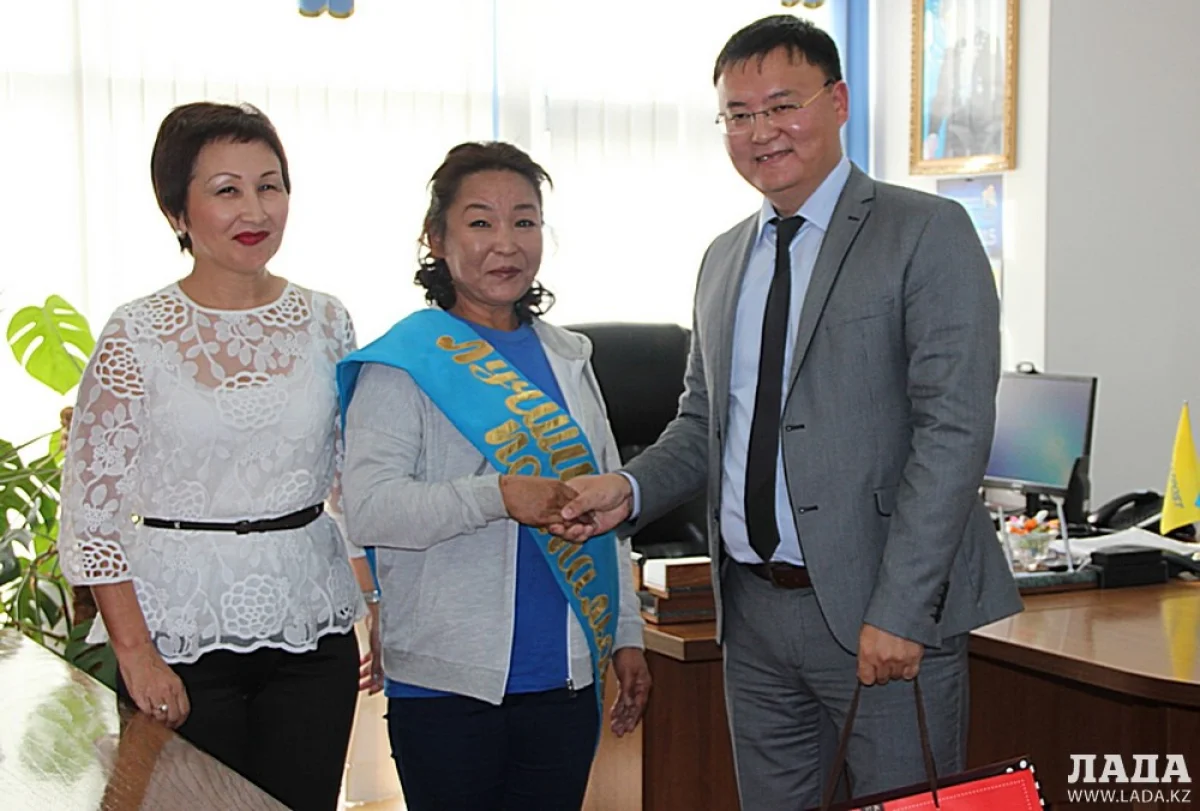 Награждение Фариды Ербулековой. Фото автора