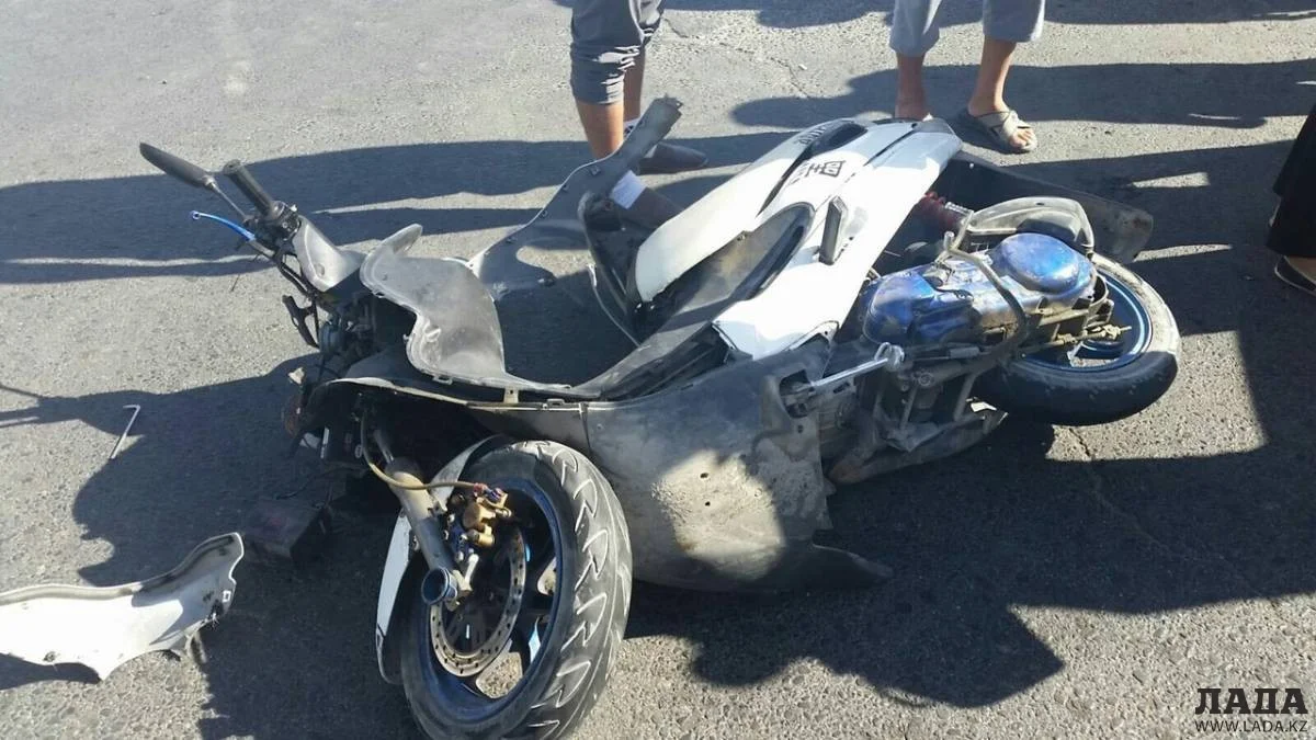 Фото очевидцев с места ДТП||news_pic_more|<!--TBegin--><a href="https://img.lada.kz/2015-10/1444557495_img-20151001-wa0000.jpg" onclick="return hs.expand(this)" ><img src="https://img.lada.kz/2015-10/thumbs/1444557495_img-20151001-wa0000.jpg" alt='Супруг потерпевшей ищет свидетелей ДТП у супермаркета «Лидер» в Актау' title='Супруг потерпевшей ищет свидетелей ДТП у супермаркета «Лидер» в Актау'  /></a><!--TEnd--><br /><!--TBegin--><a href="https://img.lada.kz/2015-10/1444557535_img-20151001-wa0003.jpg" onclick="return hs.expand(this)" ><img src="https://img.lada.kz/2015-10/thumbs/1444557535_img-20151001-wa0003.jpg" alt='Супруг потерпевшей ищет свидетелей ДТП у супермаркета «Лидер» в Актау' title='Супруг потерпевшей ищет свидетелей ДТП у супермаркета «Лидер» в Актау'  /></a><!--TEnd--><br /><!--TBegin--><a href="https://img.lada.kz/2015-10/1444557567_img-20151001-wa0005.jpg" onclick="return hs.expand(this)" ><img src="https://img.lada.kz/2015-10/thumbs/1444557567_img-20151001-wa0005.jpg" alt='Супруг потерпевшей ищет свидетелей ДТП у супермаркета «Лидер» в Актау' title='Супруг потерпевшей ищет свидетелей ДТП у супермаркета «Лидер» в Актау'  /></a><!--TEnd--><br /><!--TBegin--><a href="https://img.lada.kz/2015-10/1444557560_img-20151001-wa0014.jpg" onclick="return hs.expand(this)" ><img src="https://img.lada.kz/2015-10/thumbs/1444557560_img-20151001-wa0014.jpg" alt='Супруг потерпевшей ищет свидетелей ДТП у супермаркета «Лидер» в Актау' title='Супруг потерпевшей ищет свидетелей ДТП у супермаркета «Лидер» в Актау'  /></a><!--TEnd-->