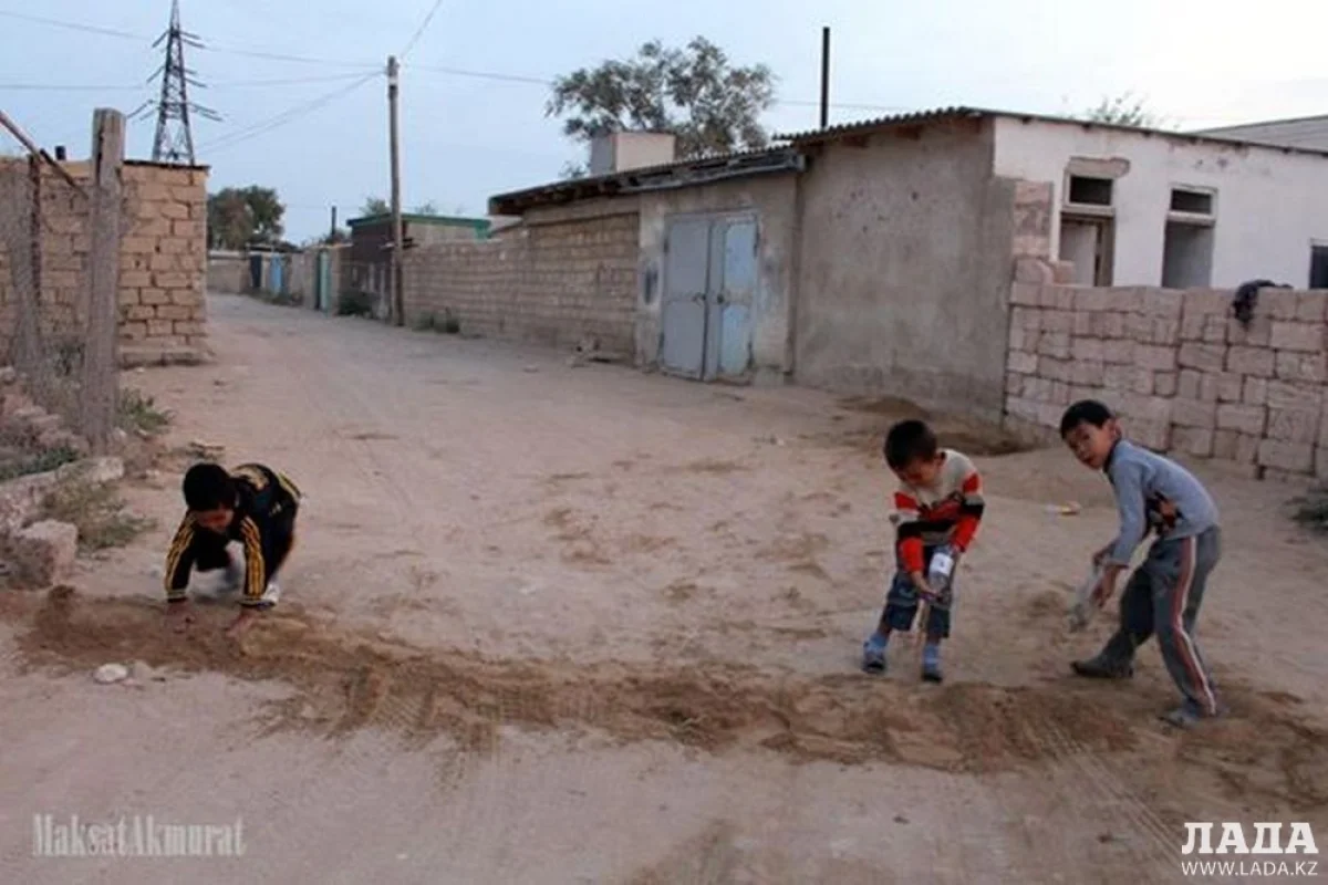 Детская забава. Фото Максата Акмуратова||news_pic_more|<!--TBegin--><a href="https://img.lada.kz/2015-10/1444810145_10151939_907647202615434_4432487322533030574_n.jpg" onclick="return hs.expand(this)" ><img src="https://img.lada.kz/2015-10/thumbs/1444810145_10151939_907647202615434_4432487322533030574_n.jpg" alt='В Мангистау дети сооружают «лежачих полицейских» из песка' title='В Мангистау дети сооружают «лежачих полицейских» из песка'  /></a><!--TEnd--><br /><!--TBegin--><a href="https://img.lada.kz/2015-10/1444810117_12072696_907647229282098_1615466507692588110_n.jpg" onclick="return hs.expand(this)" ><img src="https://img.lada.kz/2015-10/thumbs/1444810117_12072696_907647229282098_1615466507692588110_n.jpg" alt='В Мангистау дети сооружают «лежачих полицейских» из песка' title='В Мангистау дети сооружают «лежачих полицейских» из песка'  /></a><!--TEnd--><br /><!--TBegin--><a href="https://img.lada.kz/2015-10/1444810158_12079142_907647249282096_5592673121350454270_n.jpg" onclick="return hs.expand(this)" ><img src="https://img.lada.kz/2015-10/thumbs/1444810158_12079142_907647249282096_5592673121350454270_n.jpg" alt='В Мангистау дети сооружают «лежачих полицейских» из песка' title='В Мангистау дети сооружают «лежачих полицейских» из песка'  /></a><!--TEnd--><br /><!--TBegin--><a href="https://img.lada.kz/2015-10/1444810129_12096634_907647242615430_8120951773322411851_n.jpg" onclick="return hs.expand(this)" ><img src="https://img.lada.kz/2015-10/thumbs/1444810129_12096634_907647242615430_8120951773322411851_n.jpg" alt='В Мангистау дети сооружают «лежачих полицейских» из песка' title='В Мангистау дети сооружают «лежачих полицейских» из песка'  /></a><!--TEnd--><br /><!--TBegin--><a href="https://img.lada.kz/2015-10/1444810209_12105956_907647239282097_874649959762897228_n.jpg" onclick="return hs.expand(this)" ><img src="https://img.lada.kz/2015-10/thumbs/1444810209_12105956_907647239282097_874649959762897228_n.jpg" alt='В Мангистау дети сооружают «лежачих полицейских» из песка' title='В Мангистау дети сооружают «лежачих полицейских» из песка'  /></a><!--TEnd--><br /><!--TBegin--><a href="https://img.lada.kz/2015-10/1444810175_12108906_907647232615431_5132986081370015621_n.jpg" onclick="return hs.expand(this)" ><img src="https://img.lada.kz/2015-10/thumbs/1444810175_12108906_907647232615431_5132986081370015621_n.jpg" alt='В Мангистау дети сооружают «лежачих полицейских» из песка' title='В Мангистау дети сооружают «лежачих полицейских» из песка'  /></a><!--TEnd--><br /><!--TBegin--><a href="https://img.lada.kz/2015-10/1444810218_12108906_907647269282094_567553817562036453_n.jpg" onclick="return hs.expand(this)" ><img src="https://img.lada.kz/2015-10/thumbs/1444810218_12108906_907647269282094_567553817562036453_n.jpg" alt='В Мангистау дети сооружают «лежачих полицейских» из песка' title='В Мангистау дети сооружают «лежачих полицейских» из песка'  /></a><!--TEnd--><br /><!--TBegin--><a href="https://img.lada.kz/2015-10/1444810189_12140679_907647225948765_102089154333666463_n.jpg" onclick="return hs.expand(this)" ><img src="https://img.lada.kz/2015-10/thumbs/1444810189_12140679_907647225948765_102089154333666463_n.jpg" alt='В Мангистау дети сооружают «лежачих полицейских» из песка' title='В Мангистау дети сооружают «лежачих полицейских» из песка'  /></a><!--TEnd-->