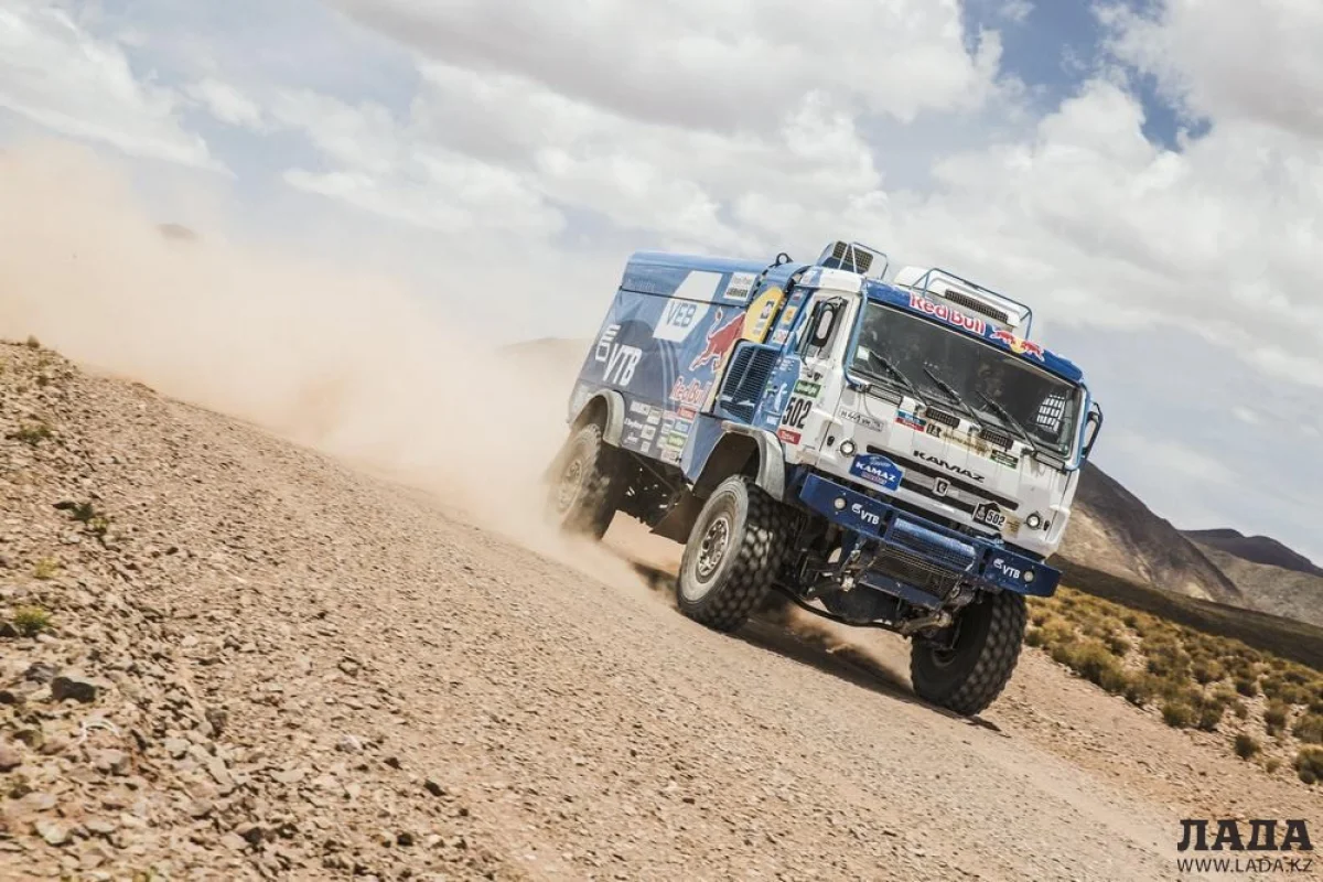 Команда «Камаз мастер» во время учений в Мангистау. Фото предоставлено экипажем команды