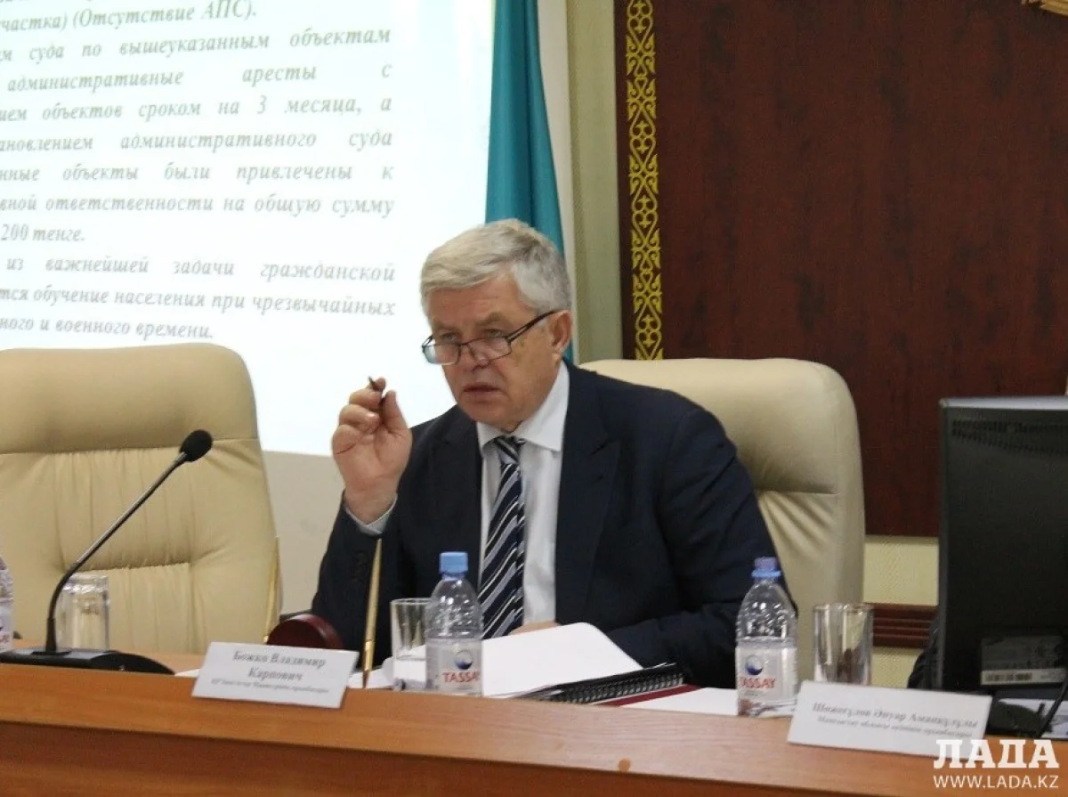 Владимир Божко на встрече с личным составом ДЧС Мангистау. Фото автора