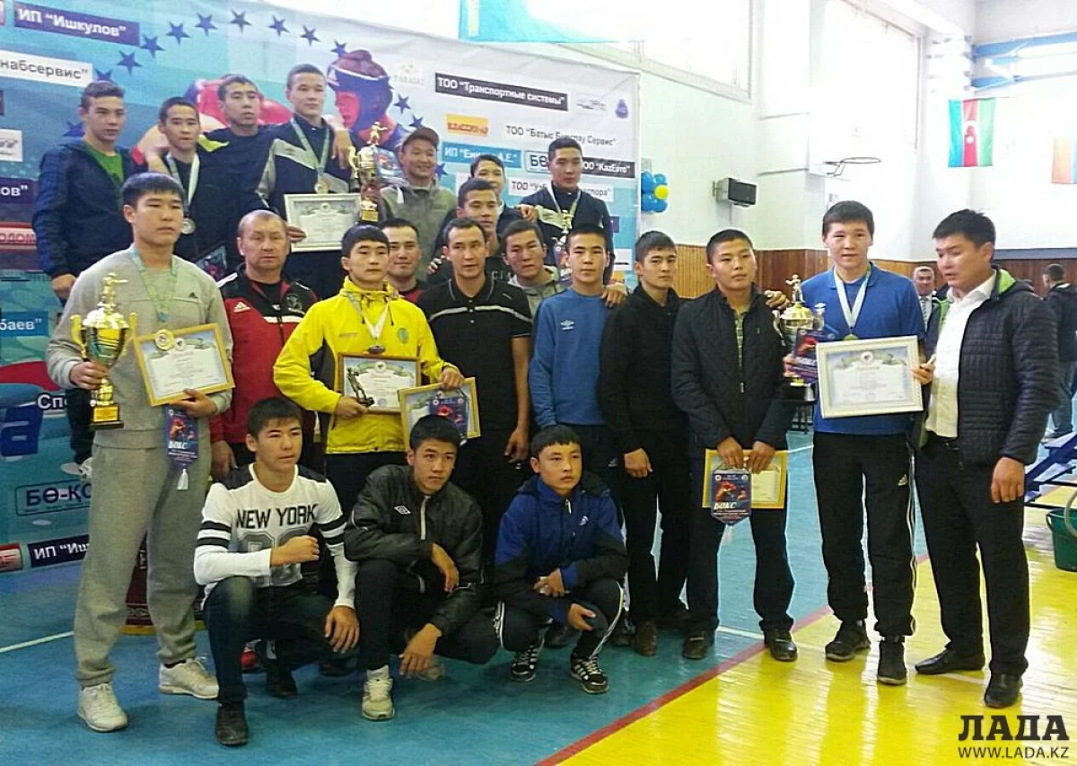 Победители и участники международного турнира в Аксае. Фото предоставлено пресс-службой Федерации бокса Мангистауской области
