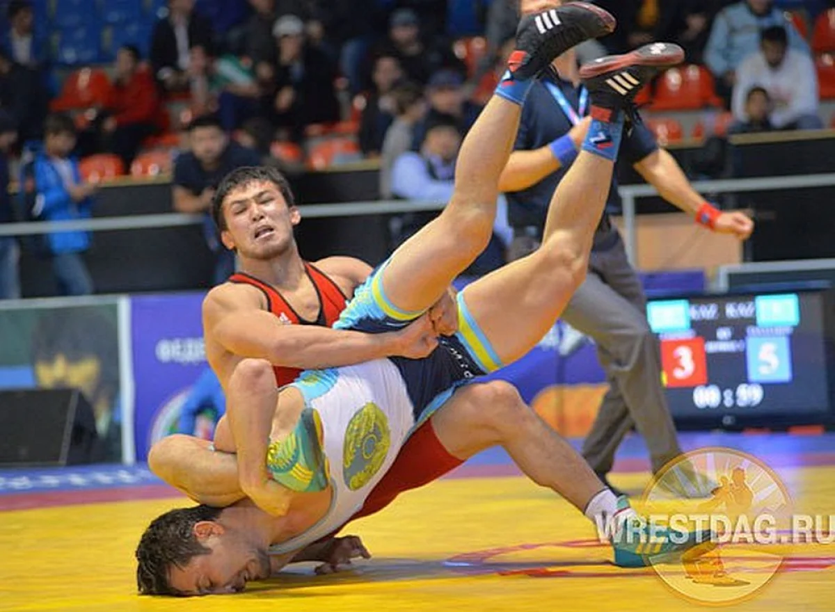 Жигер Закиров в схватке с Акжуреком Танатаровым. Фото предоставлено Канатом Озганбаевым