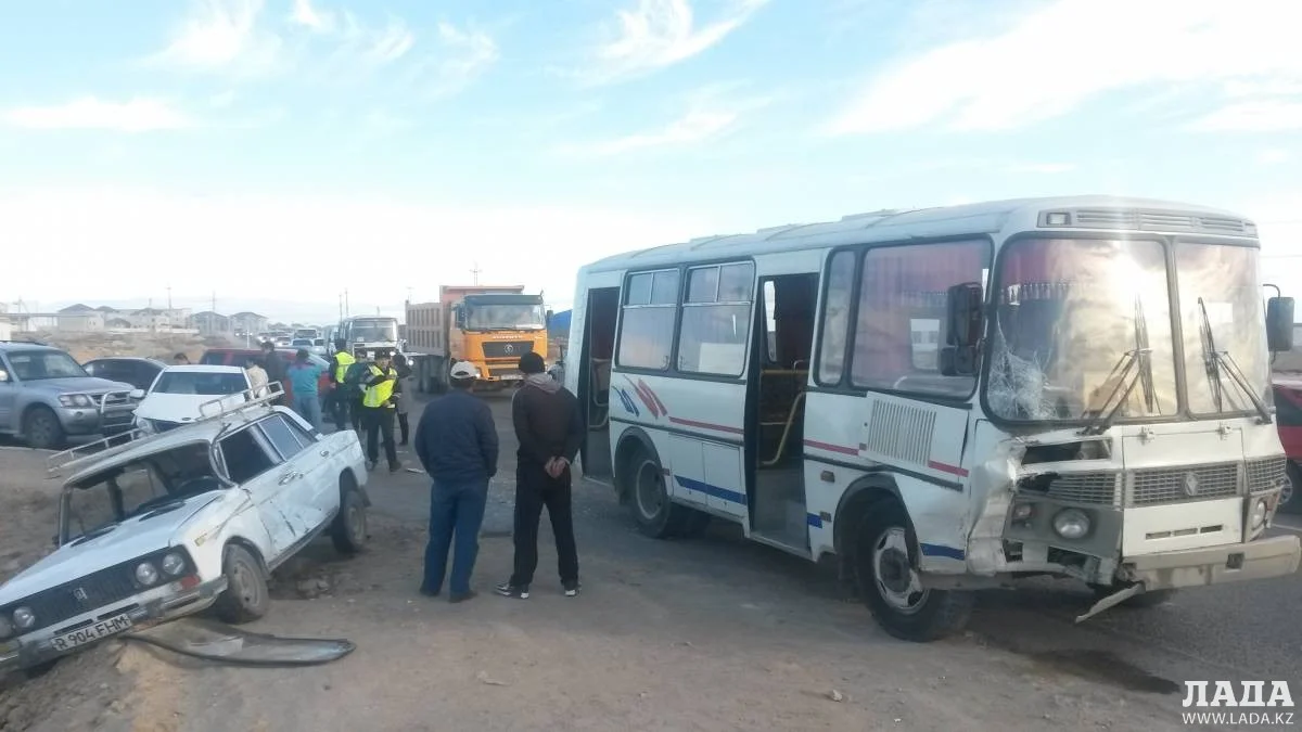 Фото очевидцев||news_pic_more|<!--TBegin--><a href="https://img.lada.kz/2015-10/1445404183_20151021_090847.jpg" onclick="return hs.expand(this)" ><img align="left" src="https://img.lada.kz/2015-10/thumbs/1445404183_20151021_090847.jpg" alt='В Актау произошло массовое ДТП с участием пассажирского автобуса' title='В Актау произошло массовое ДТП с участием пассажирского автобуса'  /></a><!--TEnd--><br /><!--TBegin--><a href="https://img.lada.kz/2015-10/1445404251_20151021_090900.jpg" onclick="return hs.expand(this)" ><img align="left" src="https://img.lada.kz/2015-10/thumbs/1445404251_20151021_090900.jpg" alt='В Актау произошло массовое ДТП с участием пассажирского автобуса' title='В Актау произошло массовое ДТП с участием пассажирского автобуса'  /></a><!--TEnd--><br /><!--TBegin--><a href="https://img.lada.kz/2015-10/1445404219_20151021_090907.jpg" onclick="return hs.expand(this)" ><img align="left" src="https://img.lada.kz/2015-10/thumbs/1445404219_20151021_090907.jpg" alt='В Актау произошло массовое ДТП с участием пассажирского автобуса' title='В Актау произошло массовое ДТП с участием пассажирского автобуса'  /></a><!--TEnd--><br /><!--TBegin--><a href="https://img.lada.kz/2015-10/1445405948_vaz.jpg" onclick="return hs.expand(this)" ><img align="left" src="https://img.lada.kz/2015-10/thumbs/1445405948_vaz.jpg" alt='В Актау произошло массовое ДТП с участием пассажирского автобуса' title='В Актау произошло массовое ДТП с участием пассажирского автобуса'  /></a><!--TEnd-->