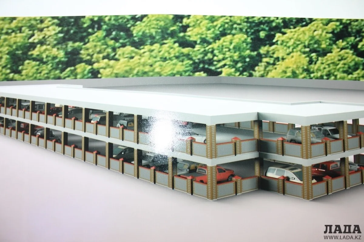 Парковки могут быть двух-или трёхуровневыми. Фото автора
