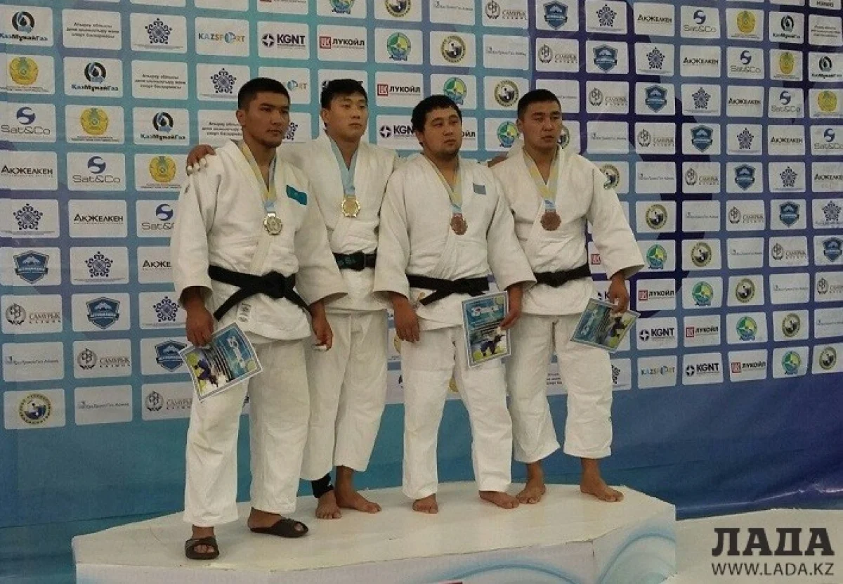 Мейрамбек Жанабай крайний слева. Фото предоставлено федерацией дзюдо||news_pic_more|<!--TBegin--><a href="https://img.lada.kz/2015-10/1445947064_7.jpg" onclick="return hs.expand(this)" ><img align="left" src="https://img.lada.kz/2015-10/thumbs/1445947064_7.jpg" alt='Спортсмен из Актау Мейрамбек Жанабай стал серебряным призером международного турнира по дзюдо' title='Спортсмен из Актау Мейрамбек Жанабай стал серебряным призером международного турнира по дзюдо'  /></a><!--TEnd-->