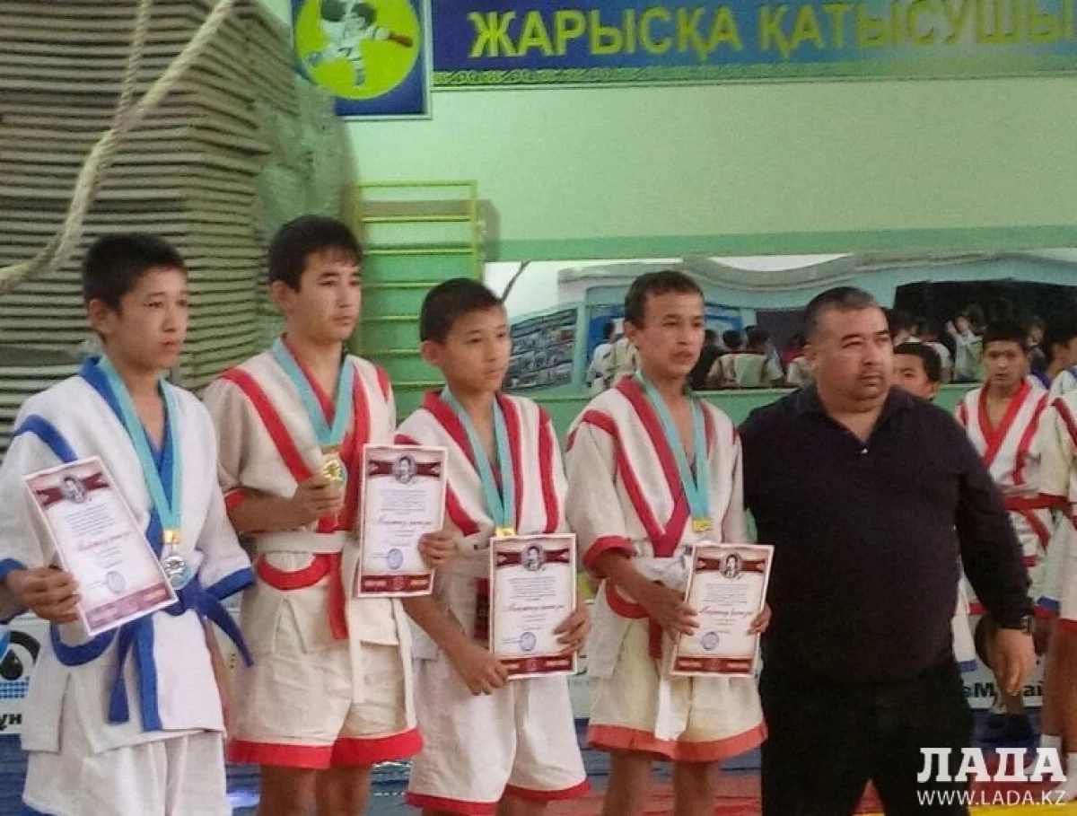 Награждение победителей и призеров. Фото Жамбыла Бисенкулова
