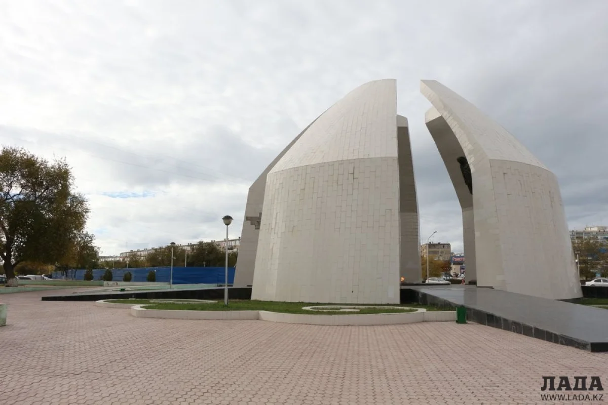 Фото Кадырбека Айдарулы||news_pic_more|<!--TBegin--><a href="https://img.lada.kz/2015-11/1446702525_img_0079.jpg" onclick="return hs.expand(this)" ><img align="left" src="https://img.lada.kz/2015-11/thumbs/1446702525_img_0079.jpg" alt='Актау, говори! Горожане об аллее Славы' title='Актау, говори! Горожане об аллее Славы'  /></a><!--TEnd-->