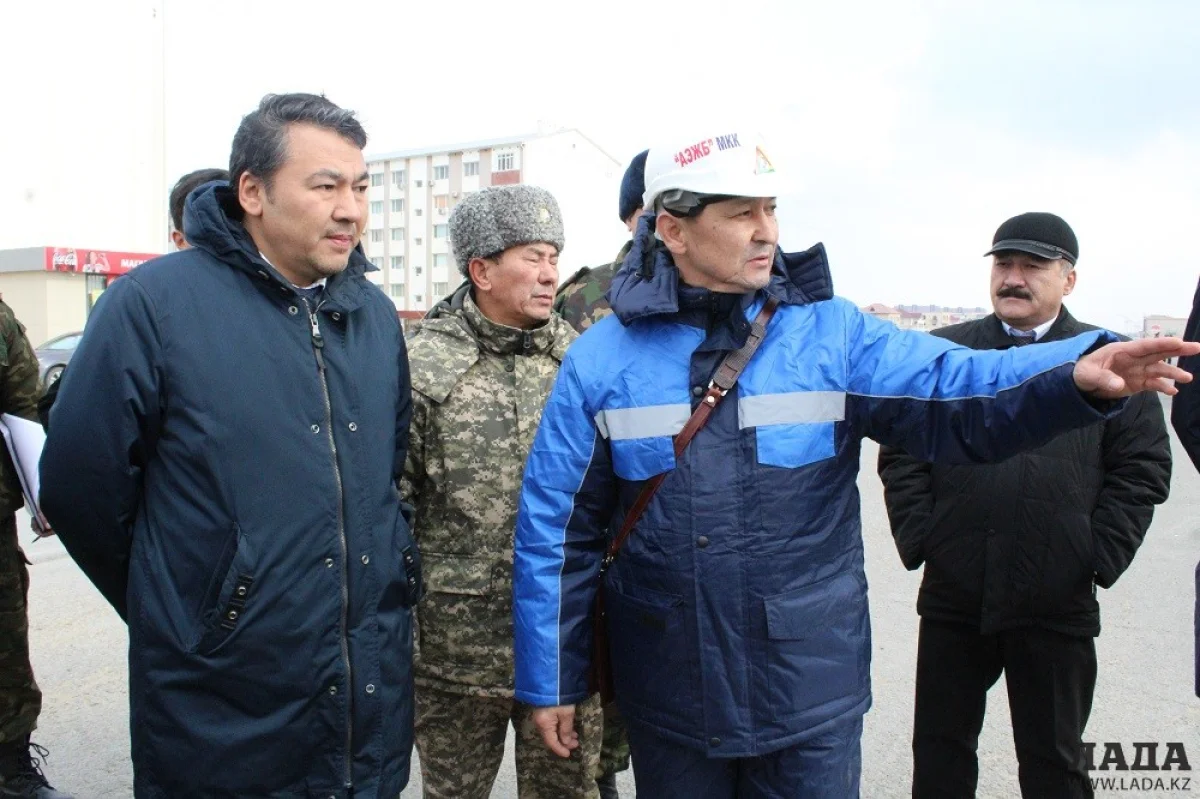 Замакима области Ануар Чужегулов проверяет готовность отрядов экстренного реагирования. Фото автора||news_pic_more|<!--TBegin--><a href="https://img.lada.kz/2015-11/1446710854_img_5503.jpg" onclick="return hs.expand(this)" ><img align="left" src="https://img.lada.kz/2015-11/thumbs/1446710854_img_5503.jpg" alt='В Мангистауской области стартовали республиканские командно-штабные учения «Қыс 2015»' title='В Мангистауской области стартовали республиканские командно-штабные учения «Қыс 2015»'  /></a><!--TEnd--><br /><!--TBegin--><a href="https://img.lada.kz/2015-11/1446710872_img_5505.jpg" onclick="return hs.expand(this)" ><img align="left" src="https://img.lada.kz/2015-11/thumbs/1446710872_img_5505.jpg" alt='В Мангистауской области стартовали республиканские командно-штабные учения «Қыс 2015»' title='В Мангистауской области стартовали республиканские командно-штабные учения «Қыс 2015»'  /></a><!--TEnd--><br /><!--TBegin--><a href="https://img.lada.kz/2015-11/1446710834_img_5507.jpg" onclick="return hs.expand(this)" ><img align="left" src="https://img.lada.kz/2015-11/thumbs/1446710834_img_5507.jpg" alt='В Мангистауской области стартовали республиканские командно-штабные учения «Қыс 2015»' title='В Мангистауской области стартовали республиканские командно-штабные учения «Қыс 2015»'  /></a><!--TEnd--><br /><!--TBegin--><a href="https://img.lada.kz/2015-11/1446710837_img_5518.jpg" onclick="return hs.expand(this)" ><img align="left" src="https://img.lada.kz/2015-11/thumbs/1446710837_img_5518.jpg" alt='В Мангистауской области стартовали республиканские командно-штабные учения «Қыс 2015»' title='В Мангистауской области стартовали республиканские командно-штабные учения «Қыс 2015»'  /></a><!--TEnd--><br /><!--TBegin--><a href="https://img.lada.kz/2015-11/1446710854_img_5523.jpg" onclick="return hs.expand(this)" ><img align="left" src="https://img.lada.kz/2015-11/thumbs/1446710854_img_5523.jpg" alt='В Мангистауской области стартовали республиканские командно-штабные учения «Қыс 2015»' title='В Мангистауской области стартовали республиканские командно-штабные учения «Қыс 2015»'  /></a><!--TEnd--><br /><!--TBegin--><a href="https://img.lada.kz/2015-11/1446710852_img_5541.jpg" onclick="return hs.expand(this)" ><img align="left" src="https://img.lada.kz/2015-11/thumbs/1446710852_img_5541.jpg" alt='В Мангистауской области стартовали республиканские командно-штабные учения «Қыс 2015»' title='В Мангистауской области стартовали республиканские командно-штабные учения «Қыс 2015»'  /></a><!--TEnd--><br /><!--TBegin--><a href="https://img.lada.kz/2015-11/1446710862_img_5549.jpg" onclick="return hs.expand(this)" ><img align="left" src="https://img.lada.kz/2015-11/thumbs/1446710862_img_5549.jpg" alt='В Мангистауской области стартовали республиканские командно-штабные учения «Қыс 2015»' title='В Мангистауской области стартовали республиканские командно-штабные учения «Қыс 2015»'  /></a><!--TEnd--><br /><!--TBegin--><a href="https://img.lada.kz/2015-11/1446710855_img_5553.jpg" onclick="return hs.expand(this)" ><img align="left" src="https://img.lada.kz/2015-11/thumbs/1446710855_img_5553.jpg" alt='В Мангистауской области стартовали республиканские командно-штабные учения «Қыс 2015»' title='В Мангистауской области стартовали республиканские командно-штабные учения «Қыс 2015»'  /></a><!--TEnd-->