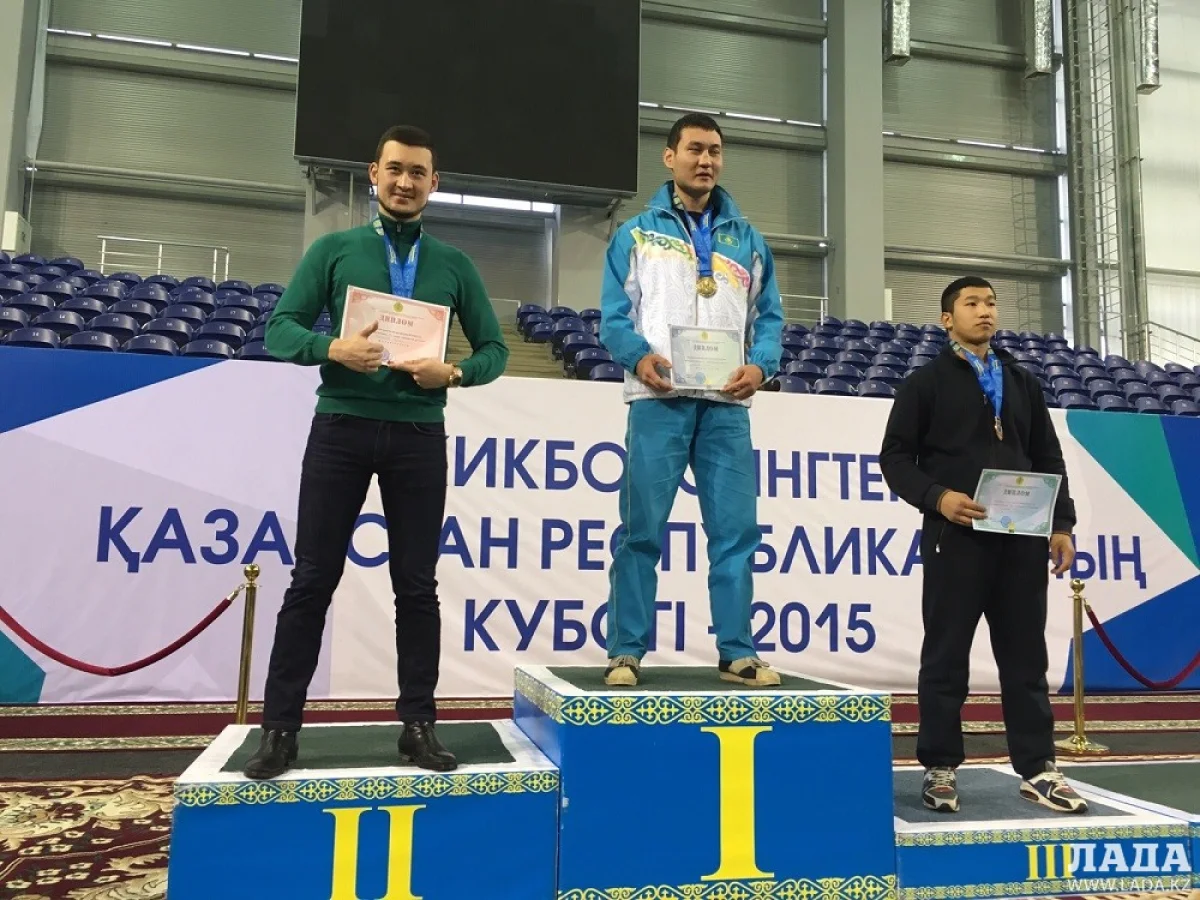 На высшей ступени пьедестала Чингиз Искаков. Фото предоставил тренер Есенмурат Селиков