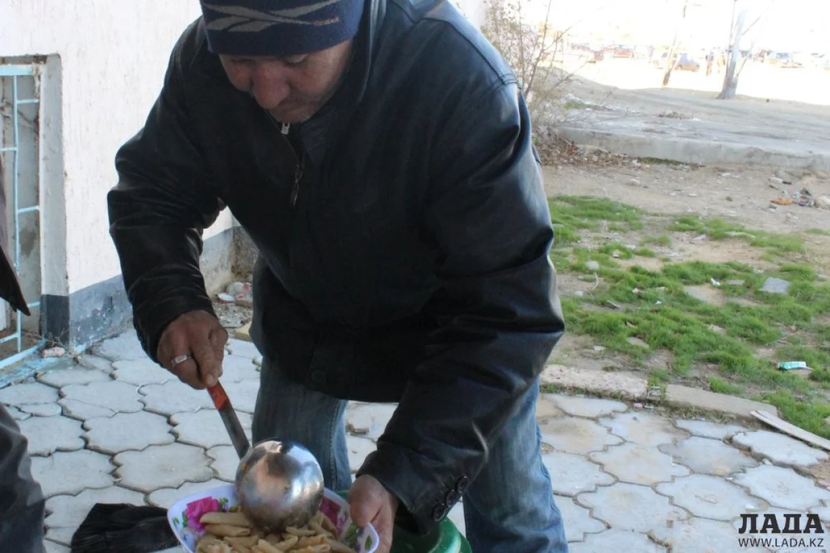 Благотворительные обеды для бездомных