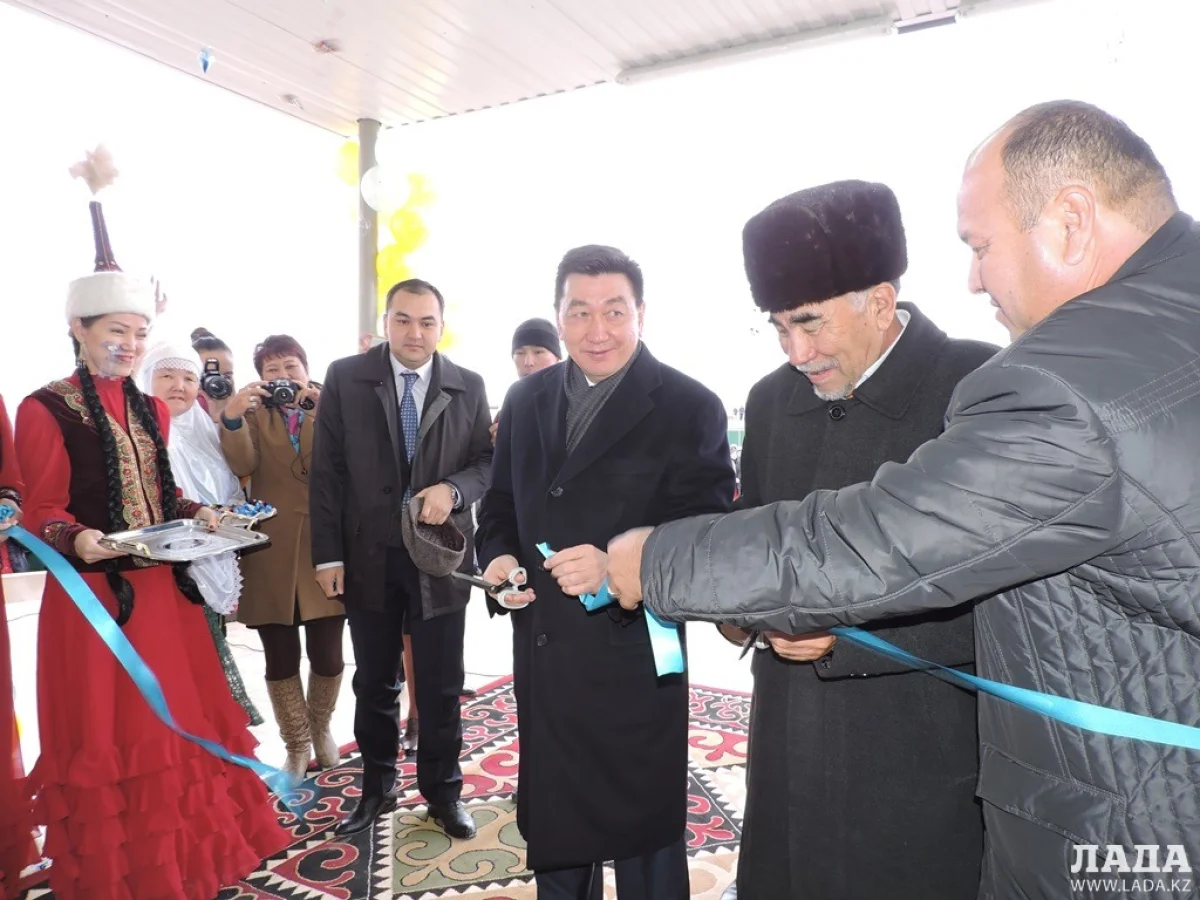 Аким области на открытии школы. Фото автора