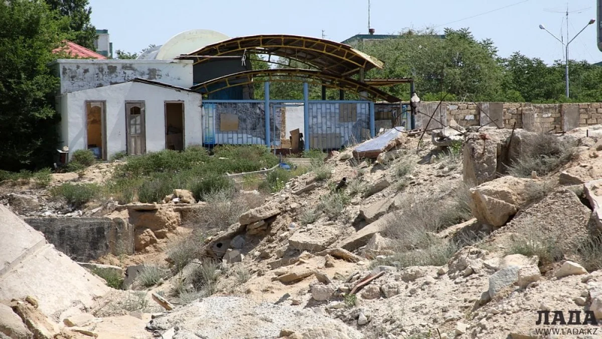 Так выглядит территория бывшего аквапарка в Актау||news_pic_more|Территория бывшего аквапарка в Актау