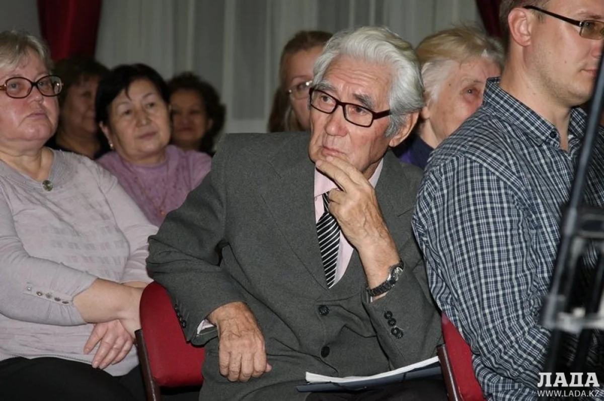 Встреча жителей Актау с депутатами и правоохранителями