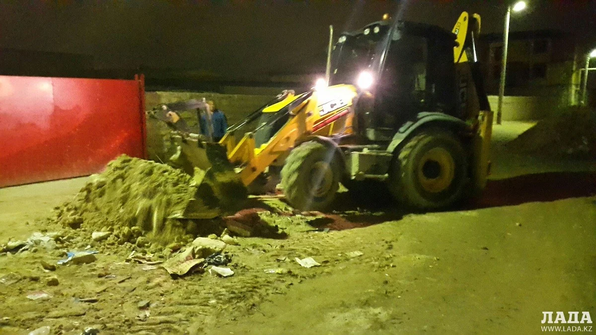 Трактор, нанятый жителями поселка Арай||news_pic_more|<!--TBegin--><a href="https://img.lada.kz/2015-11/1448522190_kdv3vxvpo7y.jpg" onclick="return hs.expand(this)" ><img align="left" src="https://img.lada.kz/2015-11/thumbs/1448522190_kdv3vxvpo7y.jpg" alt='Махмут Калжанов: Ко мне за техникой никто из поселка Арай не приходил' title='Махмут Калжанов: Ко мне за техникой никто из поселка Арай не приходил'  /></a><!--TEnd--><br /><!--TBegin--><a href="https://img.lada.kz/2015-11/1448522143_sx_m-otiys0.jpg" onclick="return hs.expand(this)" ><img align="left" src="https://img.lada.kz/2015-11/thumbs/1448522143_sx_m-otiys0.jpg" alt='Махмут Калжанов: Ко мне за техникой никто из поселка Арай не приходил' title='Махмут Калжанов: Ко мне за техникой никто из поселка Арай не приходил'  /></a><!--TEnd--><br /><!--TBegin--><a href="https://img.lada.kz/2015-11/1448522200_wnlpklehmam.jpg" onclick="return hs.expand(this)" ><img align="left" src="https://img.lada.kz/2015-11/thumbs/1448522200_wnlpklehmam.jpg" alt='Махмут Калжанов: Ко мне за техникой никто из поселка Арай не приходил' title='Махмут Калжанов: Ко мне за техникой никто из поселка Арай не приходил'  /></a><!--TEnd--><br /><!--TBegin--><a href="https://img.lada.kz/2015-11/1448522107_wpr9ghyas9q.jpg" onclick="return hs.expand(this)" ><img align="left" src="https://img.lada.kz/2015-11/thumbs/1448522107_wpr9ghyas9q.jpg" alt='Махмут Калжанов: Ко мне за техникой никто из поселка Арай не приходил' title='Махмут Калжанов: Ко мне за техникой никто из поселка Арай не приходил'  /></a><!--TEnd--><br /><!--TBegin--><a href="https://img.lada.kz/2015-11/1448522150_zg2erl6pd8u.jpg" onclick="return hs.expand(this)" ><img align="left" src="https://img.lada.kz/2015-11/thumbs/1448522150_zg2erl6pd8u.jpg" alt='Махмут Калжанов: Ко мне за техникой никто из поселка Арай не приходил' title='Махмут Калжанов: Ко мне за техникой никто из поселка Арай не приходил'  /></a><!--TEnd--><br /><br /><br />