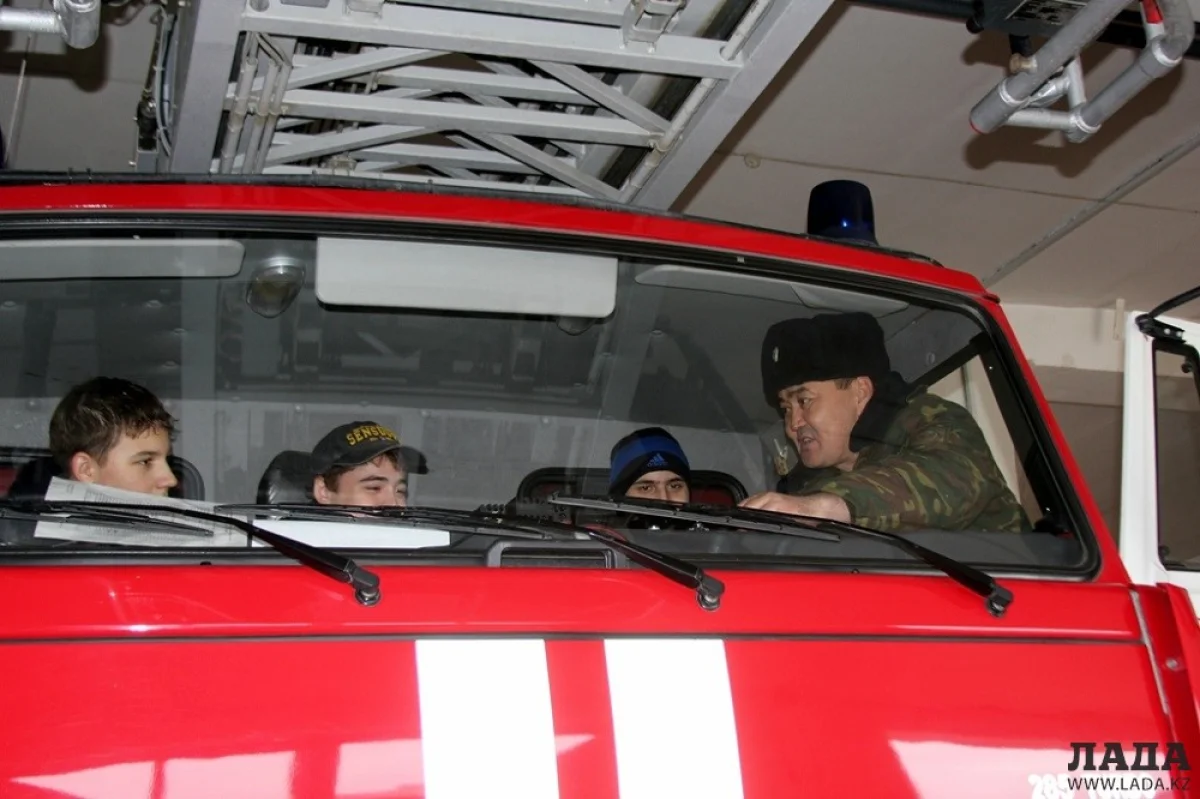 Боевая техника - гордость пожарных. Фото Рукии Сычевой