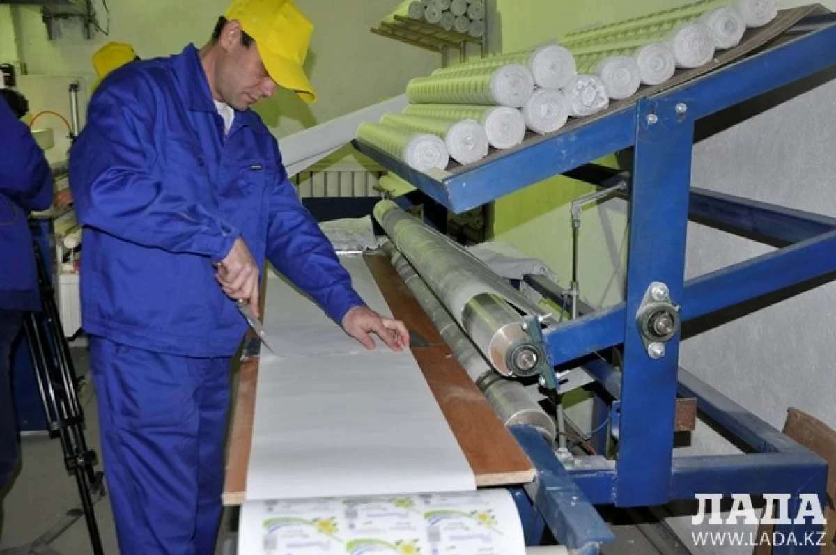 фото предоставлено директором завода||news_pic_more|<!--TBegin--><a href="https://img.lada.kz/2015-11/1448871755__dsc0024.jpg" onclick="return hs.expand(this)" ><img align="left" src="https://img.lada.kz/2015-11/thumbs/1448871755__dsc0024.jpg" alt='В Мангистауской области открылся  завод по производству туалетной бумаги' title='В Мангистауской области открылся  завод по производству туалетной бумаги'  /></a><!--TEnd--><br /><!--TBegin--><a href="https://img.lada.kz/2015-11/1448871754__dsc0023.jpg" onclick="return hs.expand(this)" ><img align="left" src="https://img.lada.kz/2015-11/thumbs/1448871754__dsc0023.jpg" alt='В Мангистауской области открылся  завод по производству туалетной бумаги' title='В Мангистауской области открылся  завод по производству туалетной бумаги'  /></a><!--TEnd--><br /><!--TBegin--><a href="https://img.lada.kz/2015-11/1448871795__dsc0013.jpg" onclick="return hs.expand(this)" ><img align="left" src="https://img.lada.kz/2015-11/thumbs/1448871795__dsc0013.jpg" alt='В Мангистауской области открылся  завод по производству туалетной бумаги' title='В Мангистауской области открылся  завод по производству туалетной бумаги'  /></a><!--TEnd-->