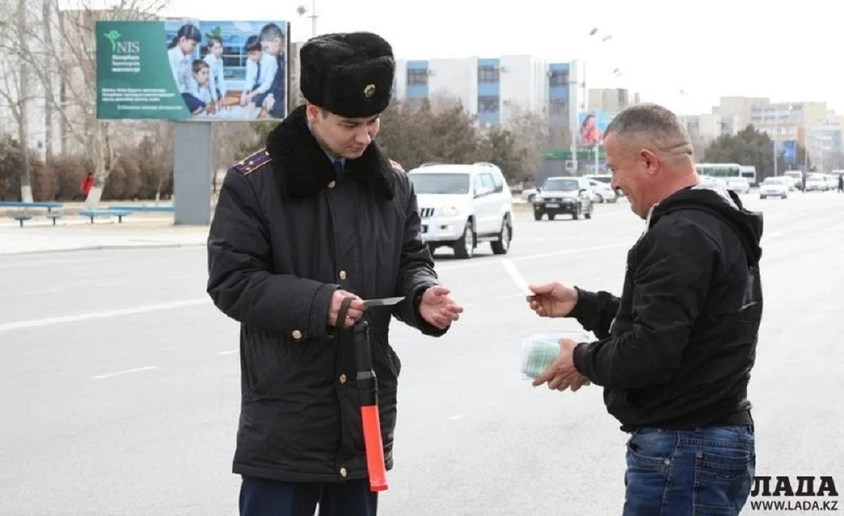 Профилактическая работа на дорогах Актау. Фото автора