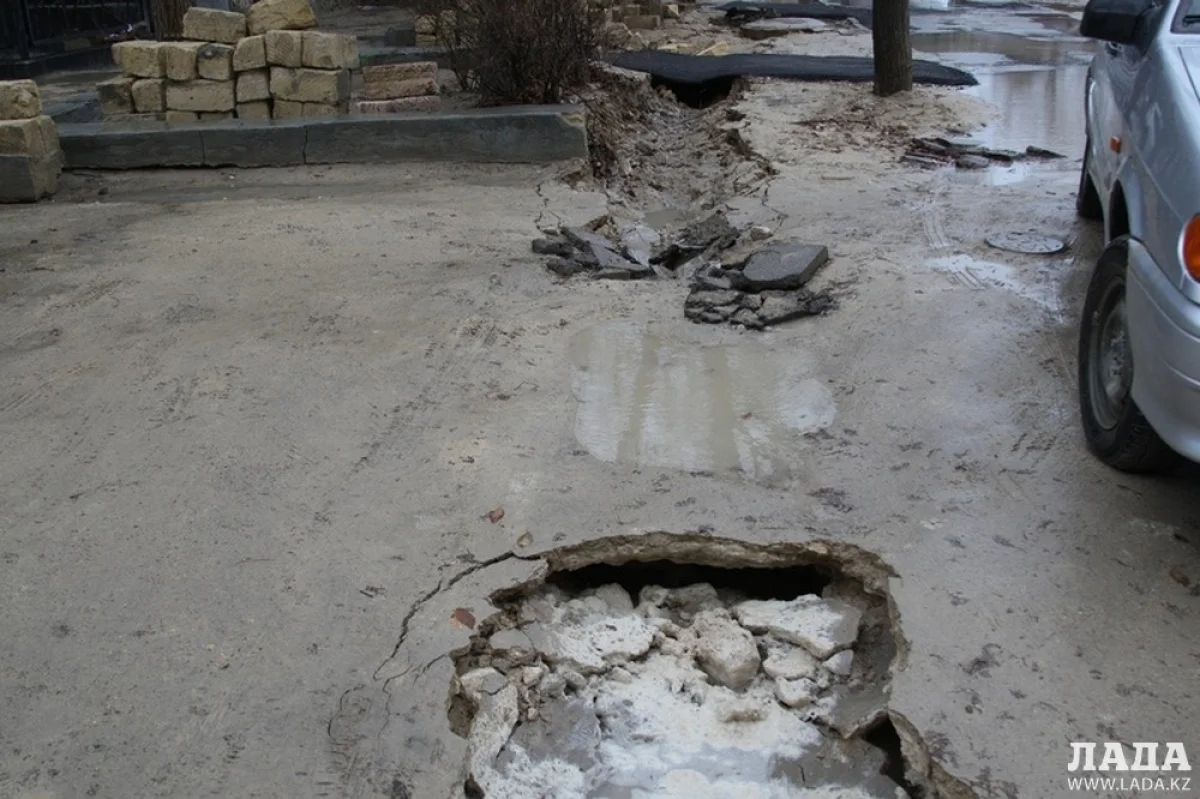 Провалившийся асфальт||news_pic_more|<!--TBegin--><a href="https://img.lada.kz/2015-12/1449228932_4x4x3043.jpg" onclick="return hs.expand(this)" ><img align="left" src="https://img.lada.kz/2015-12/thumbs/1449228932_4x4x3043.jpg" alt='В 7 микрорайоне Актау новое асфальтовое покрытие стало причиной затопления двора' title='В 7 микрорайоне Актау новое асфальтовое покрытие стало причиной затопления двора'  /></a><!--TEnd--><br /><!--TBegin--><a href="https://img.lada.kz/2015-12/1449228909_4x4x3045.jpg" onclick="return hs.expand(this)" ><img align="left" src="https://img.lada.kz/2015-12/thumbs/1449228909_4x4x3045.jpg" alt='В 7 микрорайоне Актау новое асфальтовое покрытие стало причиной затопления двора' title='В 7 микрорайоне Актау новое асфальтовое покрытие стало причиной затопления двора'  /></a><!--TEnd--><br /><!--TBegin--><a href="https://img.lada.kz/2015-12/1449228890_4x4x3051.jpg" onclick="return hs.expand(this)" ><img align="left" src="https://img.lada.kz/2015-12/thumbs/1449228890_4x4x3051.jpg" alt='В 7 микрорайоне Актау новое асфальтовое покрытие стало причиной затопления двора' title='В 7 микрорайоне Актау новое асфальтовое покрытие стало причиной затопления двора'  /></a><!--TEnd--><br /><!--TBegin--><a href="https://img.lada.kz/2015-12/1449228885_4x4x3068.jpg" onclick="return hs.expand(this)" ><img align="left" src="https://img.lada.kz/2015-12/thumbs/1449228885_4x4x3068.jpg" alt='В 7 микрорайоне Актау новое асфальтовое покрытие стало причиной затопления двора' title='В 7 микрорайоне Актау новое асфальтовое покрытие стало причиной затопления двора'  /></a><!--TEnd--><br /><!--TBegin--><a href="https://img.lada.kz/2015-12/1449228934_4x4x3070.jpg" onclick="return hs.expand(this)" ><img align="left" src="https://img.lada.kz/2015-12/thumbs/1449228934_4x4x3070.jpg" alt='В 7 микрорайоне Актау новое асфальтовое покрытие стало причиной затопления двора' title='В 7 микрорайоне Актау новое асфальтовое покрытие стало причиной затопления двора'  /></a><!--TEnd--><br /><!--TBegin--><a href="https://img.lada.kz/2015-12/1449228953_4x4x3071.jpg" onclick="return hs.expand(this)" ><img align="left" src="https://img.lada.kz/2015-12/thumbs/1449228953_4x4x3071.jpg" alt='В 7 микрорайоне Актау новое асфальтовое покрытие стало причиной затопления двора' title='В 7 микрорайоне Актау новое асфальтовое покрытие стало причиной затопления двора'  /></a><!--TEnd--><br /><!--TBegin--><a href="https://img.lada.kz/2015-12/1449228912_4x4x3078.jpg" onclick="return hs.expand(this)" ><img align="left" src="https://img.lada.kz/2015-12/thumbs/1449228912_4x4x3078.jpg" alt='В 7 микрорайоне Актау новое асфальтовое покрытие стало причиной затопления двора' title='В 7 микрорайоне Актау новое асфальтовое покрытие стало причиной затопления двора'  /></a><!--TEnd--><br /><!--TBegin--><a href="https://img.lada.kz/2015-12/1449228969_4x4x3083.jpg" onclick="return hs.expand(this)" ><img align="left" src="https://img.lada.kz/2015-12/thumbs/1449228969_4x4x3083.jpg" alt='В 7 микрорайоне Актау новое асфальтовое покрытие стало причиной затопления двора' title='В 7 микрорайоне Актау новое асфальтовое покрытие стало причиной затопления двора'  /></a><!--TEnd--><br /><!--TBegin--><a href="https://img.lada.kz/2015-12/1449228903_4x4x3084.jpg" onclick="return hs.expand(this)" ><img align="left" src="https://img.lada.kz/2015-12/thumbs/1449228903_4x4x3084.jpg" alt='В 7 микрорайоне Актау новое асфальтовое покрытие стало причиной затопления двора' title='В 7 микрорайоне Актау новое асфальтовое покрытие стало причиной затопления двора'  /></a><!--TEnd--><br /><!--TBegin--><a href="https://img.lada.kz/2015-12/1449228927_4x4x3087.jpg" onclick="return hs.expand(this)" ><img align="left" src="https://img.lada.kz/2015-12/thumbs/1449228927_4x4x3087.jpg" alt='В 7 микрорайоне Актау новое асфальтовое покрытие стало причиной затопления двора' title='В 7 микрорайоне Актау новое асфальтовое покрытие стало причиной затопления двора'  /></a><!--TEnd--><br /><!--TBegin--><a href="https://img.lada.kz/2015-12/1449228912_4x4x3090.jpg" onclick="return hs.expand(this)" ><img align="left" src="https://img.lada.kz/2015-12/thumbs/1449228912_4x4x3090.jpg" alt='В 7 микрорайоне Актау новое асфальтовое покрытие стало причиной затопления двора' title='В 7 микрорайоне Актау новое асфальтовое покрытие стало причиной затопления двора'  /></a><!--TEnd--><br /><!--TBegin--><a href="https://img.lada.kz/2015-12/1449228936_4x4x3097.jpg" onclick="return hs.expand(this)" ><img align="left" src="https://img.lada.kz/2015-12/thumbs/1449228936_4x4x3097.jpg" alt='В 7 микрорайоне Актау новое асфальтовое покрытие стало причиной затопления двора' title='В 7 микрорайоне Актау новое асфальтовое покрытие стало причиной затопления двора'  /></a><!--TEnd--><br /><!--TBegin--><a href="https://img.lada.kz/2015-12/1449228976_4x4x3103.jpg" onclick="return hs.expand(this)" ><img align="left" src="https://img.lada.kz/2015-12/thumbs/1449228976_4x4x3103.jpg" alt='В 7 микрорайоне Актау новое асфальтовое покрытие стало причиной затопления двора' title='В 7 микрорайоне Актау новое асфальтовое покрытие стало причиной затопления двора'  /></a><!--TEnd--><br /><!--TBegin--><a href="https://img.lada.kz/2015-12/1449228962_4x4x3105.jpg" onclick="return hs.expand(this)" ><img align="left" src="https://img.lada.kz/2015-12/thumbs/1449228962_4x4x3105.jpg" alt='В 7 микрорайоне Актау новое асфальтовое покрытие стало причиной затопления двора' title='В 7 микрорайоне Актау новое асфальтовое покрытие стало причиной затопления двора'  /></a><!--TEnd--><br /><!--TBegin--><a href="https://img.lada.kz/2015-12/1449228944_4x4x3118.jpg" onclick="return hs.expand(this)" ><img align="left" src="https://img.lada.kz/2015-12/thumbs/1449228944_4x4x3118.jpg" alt='В 7 микрорайоне Актау новое асфальтовое покрытие стало причиной затопления двора' title='В 7 микрорайоне Актау новое асфальтовое покрытие стало причиной затопления двора'  /></a><!--TEnd--><br /><!--TBegin--><a href="https://img.lada.kz/2015-12/1449228911_4x4x3119.jpg" onclick="return hs.expand(this)" ><img align="left" src="https://img.lada.kz/2015-12/thumbs/1449228911_4x4x3119.jpg" alt='В 7 микрорайоне Актау новое асфальтовое покрытие стало причиной затопления двора' title='В 7 микрорайоне Актау новое асфальтовое покрытие стало причиной затопления двора'  /></a><!--TEnd--><br /><!--TBegin--><a href="https://img.lada.kz/2015-12/1449228990_4x4x3126.jpg" onclick="return hs.expand(this)" ><img align="left" src="https://img.lada.kz/2015-12/thumbs/1449228990_4x4x3126.jpg" alt='В 7 микрорайоне Актау новое асфальтовое покрытие стало причиной затопления двора' title='В 7 микрорайоне Актау новое асфальтовое покрытие стало причиной затопления двора'  /></a><!--TEnd-->