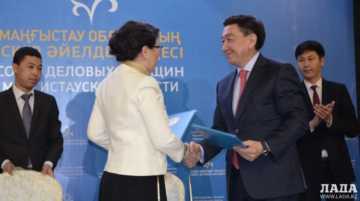 Сауле Салихова и Алик Айдарбаев после подписания меморандума о сотрудничестве||news_pic_more|<!--TBegin--><a href="https://img.lada.kz/2015-12/1449231021__dsc2458.jpg" onclick="return hs.expand(this)" ><img align="left" src="https://img.lada.kz/2015-12/thumbs/1449231021__dsc2458.jpg" alt='В Актау прошел форум Совета деловых женщин' title='В Актау прошел форум Совета деловых женщин'  /></a><!--TEnd--><br /><!--TBegin--><a href="https://img.lada.kz/2015-12/1449231046__dsc2481.jpg" onclick="return hs.expand(this)" ><img align="left" src="https://img.lada.kz/2015-12/thumbs/1449231046__dsc2481.jpg" alt='В Актау прошел форум Совета деловых женщин' title='В Актау прошел форум Совета деловых женщин'  /></a><!--TEnd--><br /><!--TBegin--><a href="https://img.lada.kz/2015-12/1449231040__dsc2497.jpg" onclick="return hs.expand(this)" ><img align="left" src="https://img.lada.kz/2015-12/thumbs/1449231040__dsc2497.jpg" alt='В Актау прошел форум Совета деловых женщин' title='В Актау прошел форум Совета деловых женщин'  /></a><!--TEnd--><br /><!--TBegin--><a href="https://img.lada.kz/2015-12/1449231113__dsc2503.jpg" onclick="return hs.expand(this)" ><img align="left" src="https://img.lada.kz/2015-12/thumbs/1449231113__dsc2503.jpg" alt='В Актау прошел форум Совета деловых женщин' title='В Актау прошел форум Совета деловых женщин'  /></a><!--TEnd--><br /><!--TBegin--><a href="https://img.lada.kz/2015-12/1449231054__dsc2505.jpg" onclick="return hs.expand(this)" ><img align="left" src="https://img.lada.kz/2015-12/thumbs/1449231054__dsc2505.jpg" alt='В Актау прошел форум Совета деловых женщин' title='В Актау прошел форум Совета деловых женщин'  /></a><!--TEnd--><br /><!--TBegin--><a href="https://img.lada.kz/2015-12/1449231054__dsc2529.jpg" onclick="return hs.expand(this)" ><img align="left" src="https://img.lada.kz/2015-12/thumbs/1449231054__dsc2529.jpg" alt='В Актау прошел форум Совета деловых женщин' title='В Актау прошел форум Совета деловых женщин'  /></a><!--TEnd--><br /><!--TBegin--><a href="https://img.lada.kz/2015-12/1449231071__dsc2542.jpg" onclick="return hs.expand(this)" ><img align="left" src="https://img.lada.kz/2015-12/thumbs/1449231071__dsc2542.jpg" alt='В Актау прошел форум Совета деловых женщин' title='В Актау прошел форум Совета деловых женщин'  /></a><!--TEnd--><br /><!--TBegin--><a href="https://img.lada.kz/2015-12/1449231085__dsc2558.jpg" onclick="return hs.expand(this)" ><img align="left" src="https://img.lada.kz/2015-12/thumbs/1449231085__dsc2558.jpg" alt='В Актау прошел форум Совета деловых женщин' title='В Актау прошел форум Совета деловых женщин'  /></a><!--TEnd--><br /><!--TBegin--><a href="https://img.lada.kz/2015-12/1449231102__dsc2572.jpg" onclick="return hs.expand(this)" ><img align="left" src="https://img.lada.kz/2015-12/thumbs/1449231102__dsc2572.jpg" alt='В Актау прошел форум Совета деловых женщин' title='В Актау прошел форум Совета деловых женщин'  /></a><!--TEnd--><br /><!--TBegin--><a href="https://img.lada.kz/2015-12/1449231114__dsc2587.jpg" onclick="return hs.expand(this)" ><img align="left" src="https://img.lada.kz/2015-12/thumbs/1449231114__dsc2587.jpg" alt='В Актау прошел форум Совета деловых женщин' title='В Актау прошел форум Совета деловых женщин'  /></a><!--TEnd--><br /><!--TBegin--><a href="https://img.lada.kz/2015-12/1449231115__dsc2596.jpg" onclick="return hs.expand(this)" ><img align="left" src="https://img.lada.kz/2015-12/thumbs/1449231115__dsc2596.jpg" alt='В Актау прошел форум Совета деловых женщин' title='В Актау прошел форум Совета деловых женщин'  /></a><!--TEnd--><br /><!--TBegin--><a href="https://img.lada.kz/2015-12/1449231146__dsc2660.jpg" onclick="return hs.expand(this)" ><img align="left" src="https://img.lada.kz/2015-12/thumbs/1449231146__dsc2660.jpg" alt='В Актау прошел форум Совета деловых женщин' title='В Актау прошел форум Совета деловых женщин'  /></a><!--TEnd--><br /><!--TBegin--><a href="https://img.lada.kz/2015-12/1449231127__dsc2705.jpg" onclick="return hs.expand(this)" ><img align="left" src="https://img.lada.kz/2015-12/thumbs/1449231127__dsc2705.jpg" alt='В Актау прошел форум Совета деловых женщин' title='В Актау прошел форум Совета деловых женщин'  /></a><!--TEnd--><br /><!--TBegin--><a href="https://img.lada.kz/2015-12/1449231073__dsc2706.jpg" onclick="return hs.expand(this)" ><img align="left" src="https://img.lada.kz/2015-12/thumbs/1449231073__dsc2706.jpg" alt='В Актау прошел форум Совета деловых женщин' title='В Актау прошел форум Совета деловых женщин'  /></a><!--TEnd-->