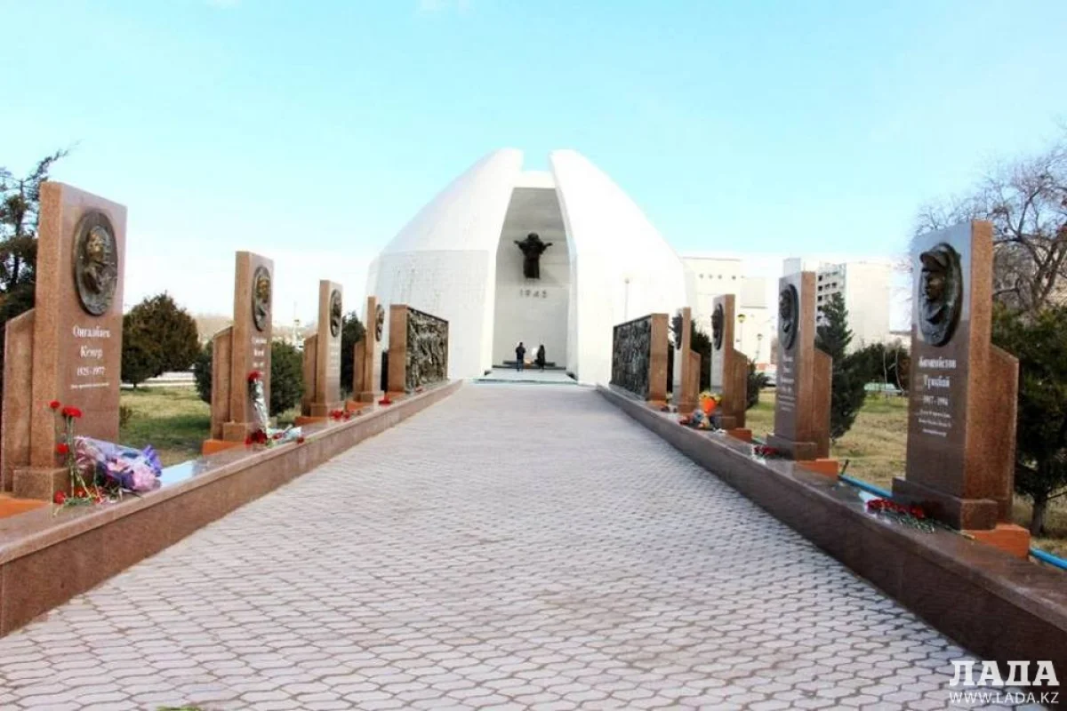 Стена Славы. Фото aktau.gov.kz