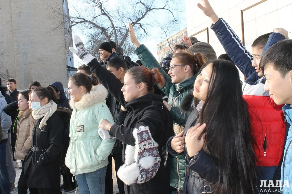 Встреча со старшеклассниками Актау. Фото автора||news_pic_more|<!--TBegin--><a href="https://img.lada.kz/2015-12/1450114232_img_5516.jpg" onclick="return hs.expand(this)" ><img align="left" src="https://img.lada.kz/2015-12/thumbs/1450114232_img_5516.jpg" alt='Пожарные приглашают в свои ряды старшеклассников Актау' title='Пожарные приглашают в свои ряды старшеклассников Актау'  /></a><!--TEnd--><br /><!--TBegin--><a href="https://img.lada.kz/2015-12/1450114241_img_5521.jpg" onclick="return hs.expand(this)" ><img align="left" src="https://img.lada.kz/2015-12/thumbs/1450114241_img_5521.jpg" alt='Пожарные приглашают в свои ряды старшеклассников Актау' title='Пожарные приглашают в свои ряды старшеклассников Актау'  /></a><!--TEnd--><br /><!--TBegin--><a href="https://img.lada.kz/2015-12/1450114188_img_5543.jpg" onclick="return hs.expand(this)" ><img align="left" src="https://img.lada.kz/2015-12/thumbs/1450114188_img_5543.jpg" alt='Пожарные приглашают в свои ряды старшеклассников Актау' title='Пожарные приглашают в свои ряды старшеклассников Актау'  /></a><!--TEnd--><br /><!--TBegin--><a href="https://img.lada.kz/2015-12/1450114188_img_5547.jpg" onclick="return hs.expand(this)" ><img align="left" src="https://img.lada.kz/2015-12/thumbs/1450114188_img_5547.jpg" alt='Пожарные приглашают в свои ряды старшеклассников Актау' title='Пожарные приглашают в свои ряды старшеклассников Актау'  /></a><!--TEnd--><br /><!--TBegin--><a href="https://img.lada.kz/2015-12/1450114201_img_5549.jpg" onclick="return hs.expand(this)" ><img align="left" src="https://img.lada.kz/2015-12/thumbs/1450114201_img_5549.jpg" alt='Пожарные приглашают в свои ряды старшеклассников Актау' title='Пожарные приглашают в свои ряды старшеклассников Актау'  /></a><!--TEnd--><br /><!--TBegin--><a href="https://img.lada.kz/2015-12/1450114232_img_5560.jpg" onclick="return hs.expand(this)" ><img align="left" src="https://img.lada.kz/2015-12/thumbs/1450114232_img_5560.jpg" alt='Пожарные приглашают в свои ряды старшеклассников Актау' title='Пожарные приглашают в свои ряды старшеклассников Актау'  /></a><!--TEnd--><br /><!--TBegin--><a href="https://img.lada.kz/2015-12/1450114258_img_5563.jpg" onclick="return hs.expand(this)" ><img align="left" src="https://img.lada.kz/2015-12/thumbs/1450114258_img_5563.jpg" alt='Пожарные приглашают в свои ряды старшеклассников Актау' title='Пожарные приглашают в свои ряды старшеклассников Актау'  /></a><!--TEnd--><br /><!--TBegin--><a href="https://img.lada.kz/2015-12/1450114215_img_5573.jpg" onclick="return hs.expand(this)" ><img align="left" src="https://img.lada.kz/2015-12/thumbs/1450114215_img_5573.jpg" alt='Пожарные приглашают в свои ряды старшеклассников Актау' title='Пожарные приглашают в свои ряды старшеклассников Актау'  /></a><!--TEnd--><br /><!--TBegin--><a href="https://img.lada.kz/2015-12/1450117299_7.jpg" onclick="return hs.expand(this)" ><img align="left" src="https://img.lada.kz/2015-12/thumbs/1450117299_7.jpg" alt='Пожарные приглашают в свои ряды старшеклассников Актау' title='Пожарные приглашают в свои ряды старшеклассников Актау'  /></a><!--TEnd--><br /><!--TBegin--><a href="https://img.lada.kz/2015-12/1450117227_8.jpg" onclick="return hs.expand(this)" ><img align="left" src="https://img.lada.kz/2015-12/thumbs/1450117227_8.jpg" alt='Пожарные приглашают в свои ряды старшеклассников Актау' title='Пожарные приглашают в свои ряды старшеклассников Актау'  /></a><!--TEnd-->