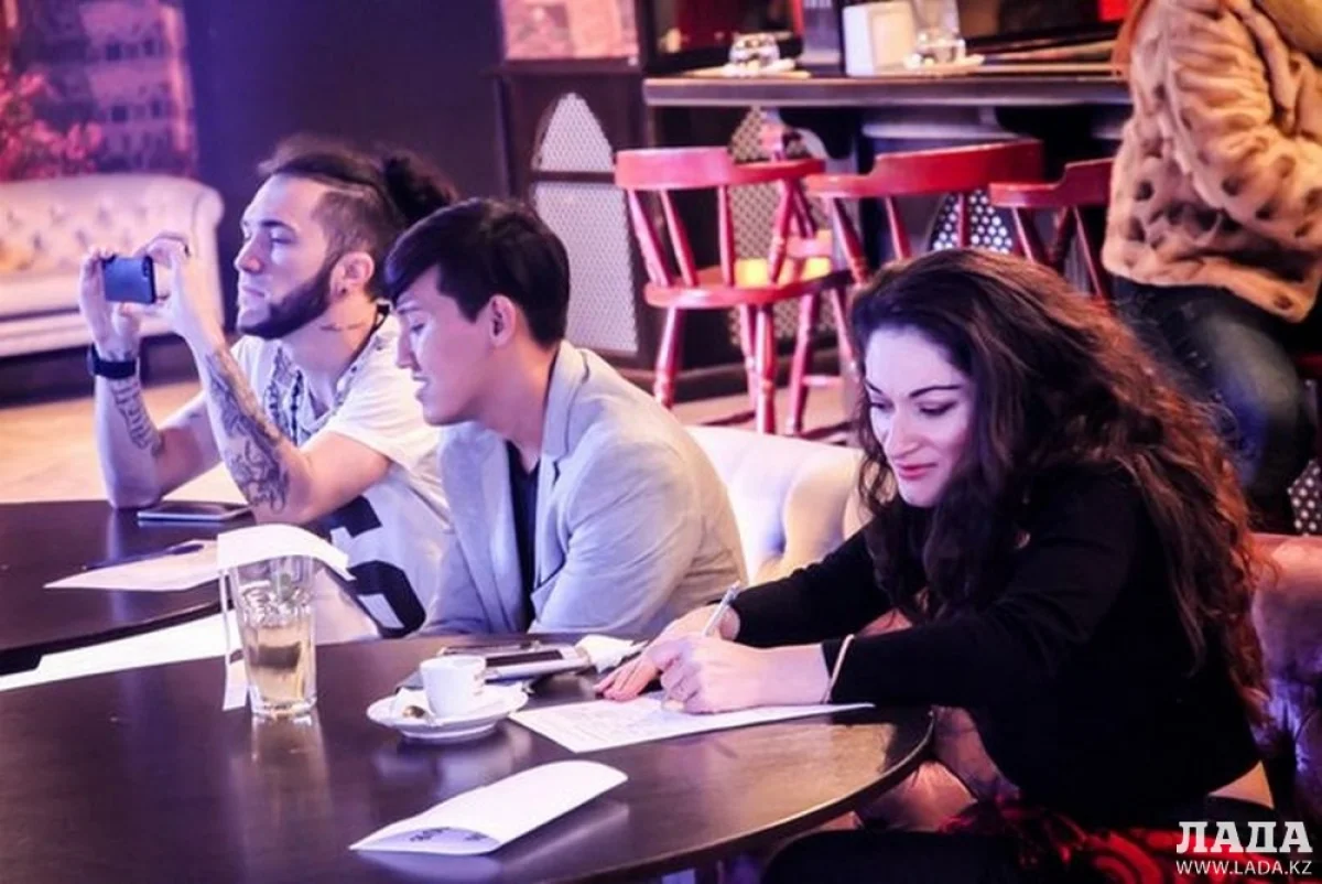 Фото предоставлено организаторами конкурса||news_pic_more|<!--TBegin--><a href="https://img.lada.kz/2015-12/1450251789_kd2jyxoypes.jpg" onclick="return hs.expand(this)" ><img align="left" src="https://img.lada.kz/2015-12/thumbs/1450251789_kd2jyxoypes.jpg" alt='В Актау определилась четвертая тройка финалистов конкурса «Звезда караоке»' title='В Актау определилась четвертая тройка финалистов конкурса «Звезда караоке»'  /></a><!--TEnd--><br /><!--TBegin--><a href="https://img.lada.kz/2015-12/1450251798_p2fqeiopn0a.jpg" onclick="return hs.expand(this)" ><img align="left" src="https://img.lada.kz/2015-12/thumbs/1450251798_p2fqeiopn0a.jpg" alt='В Актау определилась четвертая тройка финалистов конкурса «Звезда караоке»' title='В Актау определилась четвертая тройка финалистов конкурса «Звезда караоке»'  /></a><!--TEnd--><br /><!--TBegin--><a href="https://img.lada.kz/2015-12/1450251776_zr2a0t8a5tm.jpg" onclick="return hs.expand(this)" ><img align="left" src="https://img.lada.kz/2015-12/thumbs/1450251776_zr2a0t8a5tm.jpg" alt='В Актау определилась четвертая тройка финалистов конкурса «Звезда караоке»' title='В Актау определилась четвертая тройка финалистов конкурса «Звезда караоке»'  /></a><!--TEnd-->