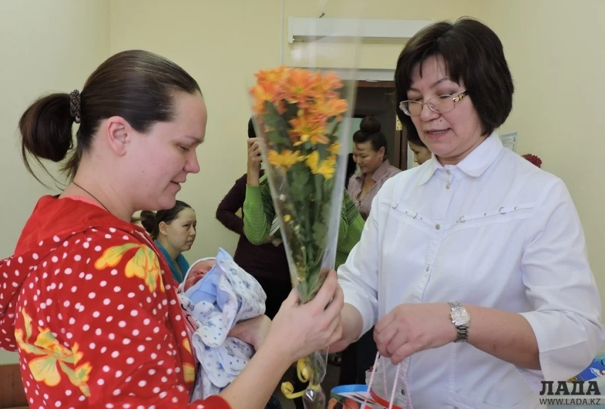 Поздравление мам в перинатальном центре. Фото автора