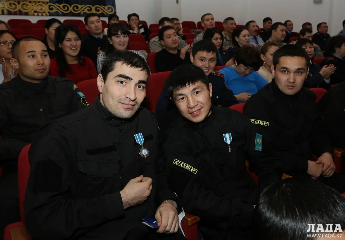 Награжденные спецназовцы. Фото Талгата Айганина||news_pic_more|<!--TBegin--><a href="https://img.lada.kz/2015-12/1450349103_img_7786.jpg" onclick="return hs.expand(this)" ><img align="left" src="https://img.lada.kz/2015-12/thumbs/1450349103_img_7786.jpg" alt='В честь Дня Независимости в полиции Актау наградили отличившихся сотрудников' title='В честь Дня Независимости в полиции Актау наградили отличившихся сотрудников'  /></a><!--TEnd--><br /><!--TBegin--><a href="https://img.lada.kz/2015-12/1450349049_img_7799.jpg" onclick="return hs.expand(this)" ><img align="left" src="https://img.lada.kz/2015-12/thumbs/1450349049_img_7799.jpg" alt='В честь Дня Независимости в полиции Актау наградили отличившихся сотрудников' title='В честь Дня Независимости в полиции Актау наградили отличившихся сотрудников'  /></a><!--TEnd--><br /><!--TBegin--><a href="https://img.lada.kz/2015-12/1450349110_img_7803.jpg" onclick="return hs.expand(this)" ><img align="left" src="https://img.lada.kz/2015-12/thumbs/1450349110_img_7803.jpg" alt='В честь Дня Независимости в полиции Актау наградили отличившихся сотрудников' title='В честь Дня Независимости в полиции Актау наградили отличившихся сотрудников'  /></a><!--TEnd--><br /><!--TBegin--><a href="https://img.lada.kz/2015-12/1450349057_img_7818.jpg" onclick="return hs.expand(this)" ><img align="left" src="https://img.lada.kz/2015-12/thumbs/1450349057_img_7818.jpg" alt='В честь Дня Независимости в полиции Актау наградили отличившихся сотрудников' title='В честь Дня Независимости в полиции Актау наградили отличившихся сотрудников'  /></a><!--TEnd--><br /><!--TBegin--><a href="https://img.lada.kz/2015-12/1450349050_img_7826.jpg" onclick="return hs.expand(this)" ><img align="left" src="https://img.lada.kz/2015-12/thumbs/1450349050_img_7826.jpg" alt='В честь Дня Независимости в полиции Актау наградили отличившихся сотрудников' title='В честь Дня Независимости в полиции Актау наградили отличившихся сотрудников'  /></a><!--TEnd--><br /><!--TBegin--><a href="https://img.lada.kz/2015-12/1450349049_img_7857.jpg" onclick="return hs.expand(this)" ><img align="left" src="https://img.lada.kz/2015-12/thumbs/1450349049_img_7857.jpg" alt='В честь Дня Независимости в полиции Актау наградили отличившихся сотрудников' title='В честь Дня Независимости в полиции Актау наградили отличившихся сотрудников'  /></a><!--TEnd--><br /><!--TBegin--><a href="https://img.lada.kz/2015-12/1450349050_img_7877.jpg" onclick="return hs.expand(this)" ><img align="left" src="https://img.lada.kz/2015-12/thumbs/1450349050_img_7877.jpg" alt='В честь Дня Независимости в полиции Актау наградили отличившихся сотрудников' title='В честь Дня Независимости в полиции Актау наградили отличившихся сотрудников'  /></a><!--TEnd--><br /><!--TBegin--><a href="https://img.lada.kz/2015-12/1450349091_img_7881.jpg" onclick="return hs.expand(this)" ><img align="left" src="https://img.lada.kz/2015-12/thumbs/1450349091_img_7881.jpg" alt='В честь Дня Независимости в полиции Актау наградили отличившихся сотрудников' title='В честь Дня Независимости в полиции Актау наградили отличившихся сотрудников'  /></a><!--TEnd--><br /><!--TBegin--><a href="https://img.lada.kz/2015-12/1450349146_img_7888.jpg" onclick="return hs.expand(this)" ><img align="left" src="https://img.lada.kz/2015-12/thumbs/1450349146_img_7888.jpg" alt='В честь Дня Независимости в полиции Актау наградили отличившихся сотрудников' title='В честь Дня Независимости в полиции Актау наградили отличившихся сотрудников'  /></a><!--TEnd--><br /><!--TBegin--><a href="https://img.lada.kz/2015-12/1450349126_img_7912.jpg" onclick="return hs.expand(this)" ><img align="left" src="https://img.lada.kz/2015-12/thumbs/1450349126_img_7912.jpg" alt='В честь Дня Независимости в полиции Актау наградили отличившихся сотрудников' title='В честь Дня Независимости в полиции Актау наградили отличившихся сотрудников'  /></a><!--TEnd--><br /><!--TBegin--><a href="https://img.lada.kz/2015-12/1450349155_img_7923.jpg" onclick="return hs.expand(this)" ><img align="left" src="https://img.lada.kz/2015-12/thumbs/1450349155_img_7923.jpg" alt='В честь Дня Независимости в полиции Актау наградили отличившихся сотрудников' title='В честь Дня Независимости в полиции Актау наградили отличившихся сотрудников'  /></a><!--TEnd--><br /><!--TBegin--><a href="https://img.lada.kz/2015-12/1450349161_img_7939.jpg" onclick="return hs.expand(this)" ><img align="left" src="https://img.lada.kz/2015-12/thumbs/1450349161_img_7939.jpg" alt='В честь Дня Независимости в полиции Актау наградили отличившихся сотрудников' title='В честь Дня Независимости в полиции Актау наградили отличившихся сотрудников'  /></a><!--TEnd--><br /><!--TBegin--><a href="https://img.lada.kz/2015-12/1450349133_2.jpg" onclick="return hs.expand(this)" ><img align="left" src="https://img.lada.kz/2015-12/thumbs/1450349133_2.jpg" alt='В честь Дня Независимости в полиции Актау наградили отличившихся сотрудников' title='В честь Дня Независимости в полиции Актау наградили отличившихся сотрудников'  /></a><!--TEnd-->