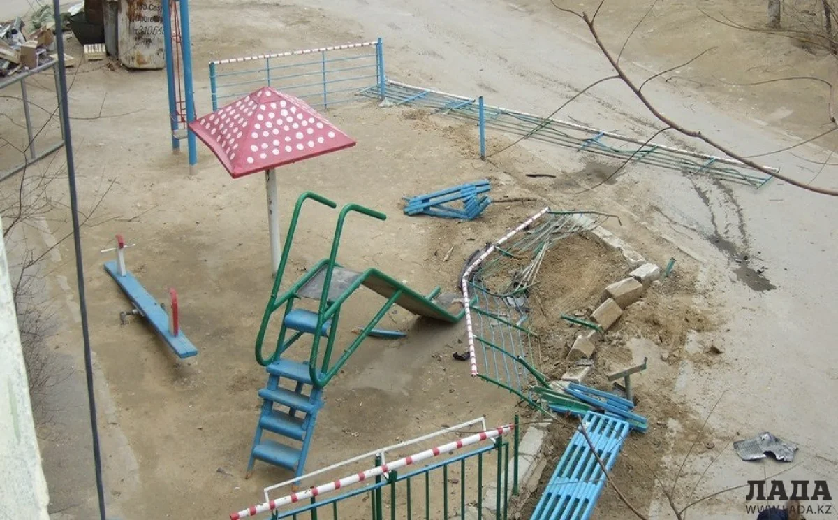 Снесенное оргаждение детской площадки||news_pic_more|<!--TBegin--><a href="https://img.lada.kz/2015-12/1450421956_img-20151217-wa0061.jpg" onclick="return hs.expand(this)" ><img align="left" src="https://img.lada.kz/2015-12/thumbs/1450421956_img-20151217-wa0061.jpg" alt='Пресс-служба ДВД Мангистауской области: Въехавший на детскую площадку водитель был нетрезв' title='Пресс-служба ДВД Мангистауской области: Въехавший на детскую площадку водитель был нетрезв'  /></a><!--TEnd--><br /><!--TBegin--><a href="https://img.lada.kz/2015-12/1450422019_postradavshee-5.jpg" onclick="return hs.expand(this)" ><img align="left" src="https://img.lada.kz/2015-12/thumbs/1450422019_postradavshee-5.jpg" alt='Пресс-служба ДВД Мангистауской области: Въехавший на детскую площадку водитель был нетрезв' title='Пресс-служба ДВД Мангистауской области: Въехавший на детскую площадку водитель был нетрезв'  /></a><!--TEnd--><br /><!--TBegin--><a href="https://img.lada.kz/2015-12/1450421976_postradavshee-1.jpg" onclick="return hs.expand(this)" ><img align="left" src="https://img.lada.kz/2015-12/thumbs/1450421976_postradavshee-1.jpg" alt='Пресс-служба ДВД Мангистауской области: Въехавший на детскую площадку водитель был нетрезв' title='Пресс-служба ДВД Мангистауской области: Въехавший на детскую площадку водитель был нетрезв'  /></a><!--TEnd--><br /><!--TBegin--><a href="https://img.lada.kz/2015-12/1450422044_postradavshee-2.jpg" onclick="return hs.expand(this)" ><img align="left" src="https://img.lada.kz/2015-12/thumbs/1450422044_postradavshee-2.jpg" alt='Пресс-служба ДВД Мангистауской области: Въехавший на детскую площадку водитель был нетрезв' title='Пресс-служба ДВД Мангистауской области: Въехавший на детскую площадку водитель был нетрезв'  /></a><!--TEnd--><br /><!--TBegin--><a href="https://img.lada.kz/2015-12/1450421984_20151216_vinovnik-1.jpg" onclick="return hs.expand(this)" ><img align="left" src="https://img.lada.kz/2015-12/thumbs/1450421984_20151216_vinovnik-1.jpg" alt='Пресс-служба ДВД Мангистауской области: Въехавший на детскую площадку водитель был нетрезв' title='Пресс-служба ДВД Мангистауской области: Въехавший на детскую площадку водитель был нетрезв'  /></a><!--TEnd--><br /><!--TBegin--><a href="https://img.lada.kz/2015-12/1450422031_20151216_vinovnik-2.jpg" onclick="return hs.expand(this)" ><img align="left" src="https://img.lada.kz/2015-12/thumbs/1450422031_20151216_vinovnik-2.jpg" alt='Пресс-служба ДВД Мангистауской области: Въехавший на детскую площадку водитель был нетрезв' title='Пресс-служба ДВД Мангистауской области: Въехавший на детскую площадку водитель был нетрезв'  /></a><!--TEnd--><br /><!--TBegin--><a href="https://img.lada.kz/2015-12/1450422009_img-20151217-wa0062.jpg" onclick="return hs.expand(this)" ><img align="left" src="https://img.lada.kz/2015-12/thumbs/1450422009_img-20151217-wa0062.jpg" alt='Пресс-служба ДВД Мангистауской области: Въехавший на детскую площадку водитель был нетрезв' title='Пресс-служба ДВД Мангистауской области: Въехавший на детскую площадку водитель был нетрезв'  /></a><!--TEnd--><br /><!--TBegin--><a href="https://img.lada.kz/2015-12/1450421947_img-20151217-wa0064.jpg" onclick="return hs.expand(this)" ><img align="left" src="https://img.lada.kz/2015-12/thumbs/1450421947_img-20151217-wa0064.jpg" alt='Пресс-служба ДВД Мангистауской области: Въехавший на детскую площадку водитель был нетрезв' title='Пресс-служба ДВД Мангистауской области: Въехавший на детскую площадку водитель был нетрезв'  /></a><!--TEnd-->