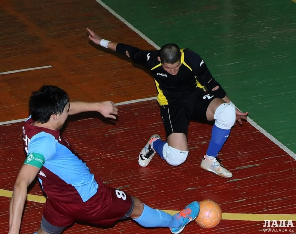 Первыми вышли на спортивную площадку команды &quot;Ынта&quot; и &quot;Каражанбас&quot;. Фото Жаната Айганина||news_pic_more|<br /><!--TBegin--><a href="https://img.lada.kz/2015-12/1450522871_img_8090.jpg" onclick="return hs.expand(this)" ><img align="left" src="https://img.lada.kz/2015-12/thumbs/1450522871_img_8090.jpg" alt='В Актау стартовал турнир по футзалу на Кубок ДЮСШ-1984' title='В Актау стартовал турнир по футзалу на Кубок ДЮСШ-1984'  /></a><!--TEnd--><br /><!--TBegin--><a href="https://img.lada.kz/2015-12/1450522837_img_8083.jpg" onclick="return hs.expand(this)" ><img align="left" src="https://img.lada.kz/2015-12/thumbs/1450522837_img_8083.jpg" alt='В Актау стартовал турнир по футзалу на Кубок ДЮСШ-1984' title='В Актау стартовал турнир по футзалу на Кубок ДЮСШ-1984'  /></a><!--TEnd--><br /><!--TBegin--><a href="https://img.lada.kz/2015-12/1450525929_1.jpg" onclick="return hs.expand(this)" ><img align="left" src="https://img.lada.kz/2015-12/thumbs/1450525929_1.jpg" alt='В Актау стартовал турнир по футзалу на Кубок ДЮСШ-1984' title='В Актау стартовал турнир по футзалу на Кубок ДЮСШ-1984'  /></a><!--TEnd--><br /><!--TBegin--><a href="https://img.lada.kz/2015-12/1450525891_564709_950127468408571_4687555435838259354_n.jpg" onclick="return hs.expand(this)" ><img align="left" src="https://img.lada.kz/2015-12/thumbs/1450525891_564709_950127468408571_4687555435838259354_n.jpg" alt='В Актау стартовал турнир по футзалу на Кубок ДЮСШ-1984' title='В Актау стартовал турнир по футзалу на Кубок ДЮСШ-1984'  /></a><!--TEnd--><br /><!--TBegin--><a href="https://img.lada.kz/2015-12/1450525903_858169_950127815075203_6512937444266376469_o.jpg" onclick="return hs.expand(this)" ><img align="left" src="https://img.lada.kz/2015-12/thumbs/1450525903_858169_950127815075203_6512937444266376469_o.jpg" alt='В Актау стартовал турнир по футзалу на Кубок ДЮСШ-1984' title='В Актау стартовал турнир по футзалу на Кубок ДЮСШ-1984'  /></a><!--TEnd--><br /><!--TBegin--><a href="https://img.lada.kz/2015-12/1450525866_1613954_950128281741823_8172296326392460351_n.jpg" onclick="return hs.expand(this)" ><img align="left" src="https://img.lada.kz/2015-12/thumbs/1450525866_1613954_950128281741823_8172296326392460351_n.jpg" alt='В Актау стартовал турнир по футзалу на Кубок ДЮСШ-1984' title='В Актау стартовал турнир по футзалу на Кубок ДЮСШ-1984'  /></a><!--TEnd--><br /><!--TBegin--><a href="https://img.lada.kz/2015-12/1450525894_10313765_950127611741890_6900742048534538821_n.jpg" onclick="return hs.expand(this)" ><img align="left" src="https://img.lada.kz/2015-12/thumbs/1450525894_10313765_950127611741890_6900742048534538821_n.jpg" alt='В Актау стартовал турнир по футзалу на Кубок ДЮСШ-1984' title='В Актау стартовал турнир по футзалу на Кубок ДЮСШ-1984'  /></a><!--TEnd--><br /><!--TBegin--><a href="https://img.lada.kz/2015-12/1450525890_10441978_950128358408482_4229218633864758890_n.jpg" onclick="return hs.expand(this)" ><img align="left" src="https://img.lada.kz/2015-12/thumbs/1450525890_10441978_950128358408482_4229218633864758890_n.jpg" alt='В Актау стартовал турнир по футзалу на Кубок ДЮСШ-1984' title='В Актау стартовал турнир по футзалу на Кубок ДЮСШ-1984'  /></a><!--TEnd--><br /><!--TBegin--><a href="https://img.lada.kz/2015-12/1450525866_12140948_950128425075142_4309136789471869418_o.jpg" onclick="return hs.expand(this)" ><img align="left" src="https://img.lada.kz/2015-12/thumbs/1450525866_12140948_950128425075142_4309136789471869418_o.jpg" alt='В Актау стартовал турнир по футзалу на Кубок ДЮСШ-1984' title='В Актау стартовал турнир по футзалу на Кубок ДЮСШ-1984'  /></a><!--TEnd--><br /><!--TBegin--><a href="https://img.lada.kz/2015-12/1450525864_12360127_950128478408470_5919999131066328214_n.jpg" onclick="return hs.expand(this)" ><img align="left" src="https://img.lada.kz/2015-12/thumbs/1450525864_12360127_950128478408470_5919999131066328214_n.jpg" alt='В Актау стартовал турнир по футзалу на Кубок ДЮСШ-1984' title='В Актау стартовал турнир по футзалу на Кубок ДЮСШ-1984'  /></a><!--TEnd--><br /><!--TBegin--><a href="https://img.lada.kz/2015-12/1450525946_12360127_950128495075135_4084360074525673564_n.jpg" onclick="return hs.expand(this)" ><img align="left" src="https://img.lada.kz/2015-12/thumbs/1450525946_12360127_950128495075135_4084360074525673564_n.jpg" alt='В Актау стартовал турнир по футзалу на Кубок ДЮСШ-1984' title='В Актау стартовал турнир по футзалу на Кубок ДЮСШ-1984'  /></a><!--TEnd--><br /><!--TBegin--><a href="https://img.lada.kz/2015-12/1450525900_12362870_950127735075211_447129369040326045_o.jpg" onclick="return hs.expand(this)" ><img align="left" src="https://img.lada.kz/2015-12/thumbs/1450525900_12362870_950127735075211_447129369040326045_o.jpg" alt='В Актау стартовал турнир по футзалу на Кубок ДЮСШ-1984' title='В Актау стартовал турнир по футзалу на Кубок ДЮСШ-1984'  /></a><!--TEnd--><br /><!--TBegin--><a href="https://img.lada.kz/2015-12/1450525880_12366389_950127631741888_4872242628899308762_n.jpg" onclick="return hs.expand(this)" ><img align="left" src="https://img.lada.kz/2015-12/thumbs/1450525880_12366389_950127631741888_4872242628899308762_n.jpg" alt='В Актау стартовал турнир по футзалу на Кубок ДЮСШ-1984' title='В Актау стартовал турнир по футзалу на Кубок ДЮСШ-1984'  /></a><!--TEnd--><br /><!--TBegin--><a href="https://img.lada.kz/2015-12/1450525916_12369067_950127448408573_4463606728961010823_n.jpg" onclick="return hs.expand(this)" ><img align="left" src="https://img.lada.kz/2015-12/thumbs/1450525916_12369067_950127448408573_4463606728961010823_n.jpg" alt='В Актау стартовал турнир по футзалу на Кубок ДЮСШ-1984' title='В Актау стартовал турнир по футзалу на Кубок ДЮСШ-1984'  /></a><!--TEnd--><br /><!--TBegin--><a href="https://img.lada.kz/2015-12/1450525898_12369130_950127218408596_3346723420995039631_n.jpg" onclick="return hs.expand(this)" ><img align="left" src="https://img.lada.kz/2015-12/thumbs/1450525898_12369130_950127218408596_3346723420995039631_n.jpg" alt='В Актау стартовал турнир по футзалу на Кубок ДЮСШ-1984' title='В Актау стартовал турнир по футзалу на Кубок ДЮСШ-1984'  /></a><!--TEnd--><br /><!--TBegin--><a href="https://img.lada.kz/2015-12/1450525870_img_8004.jpg" onclick="return hs.expand(this)" ><img align="left" src="https://img.lada.kz/2015-12/thumbs/1450525870_img_8004.jpg" alt='В Актау стартовал турнир по футзалу на Кубок ДЮСШ-1984' title='В Актау стартовал турнир по футзалу на Кубок ДЮСШ-1984'  /></a><!--TEnd--><br /><!--TBegin--><a href="https://img.lada.kz/2015-12/1450525900_img_8005.jpg" onclick="return hs.expand(this)" ><img align="left" src="https://img.lada.kz/2015-12/thumbs/1450525900_img_8005.jpg" alt='В Актау стартовал турнир по футзалу на Кубок ДЮСШ-1984' title='В Актау стартовал турнир по футзалу на Кубок ДЮСШ-1984'  /></a><!--TEnd--><br /><!--TBegin--><a href="https://img.lada.kz/2015-12/1450525879_img_8027.jpg" onclick="return hs.expand(this)" ><img align="left" src="https://img.lada.kz/2015-12/thumbs/1450525879_img_8027.jpg" alt='В Актау стартовал турнир по футзалу на Кубок ДЮСШ-1984' title='В Актау стартовал турнир по футзалу на Кубок ДЮСШ-1984'  /></a><!--TEnd--><br /><!--TBegin--><a href="https://img.lada.kz/2015-12/1450525948_img_8041.jpg" onclick="return hs.expand(this)" ><img align="left" src="https://img.lada.kz/2015-12/thumbs/1450525948_img_8041.jpg" alt='В Актау стартовал турнир по футзалу на Кубок ДЮСШ-1984' title='В Актау стартовал турнир по футзалу на Кубок ДЮСШ-1984'  /></a><!--TEnd--><br /><!--TBegin--><a href="https://img.lada.kz/2015-12/1450525910_img_8056.jpg" onclick="return hs.expand(this)" ><img align="left" src="https://img.lada.kz/2015-12/thumbs/1450525910_img_8056.jpg" alt='В Актау стартовал турнир по футзалу на Кубок ДЮСШ-1984' title='В Актау стартовал турнир по футзалу на Кубок ДЮСШ-1984'  /></a><!--TEnd--><br /><!--TBegin--><a href="https://img.lada.kz/2015-12/1450525941_img_8071.jpg" onclick="return hs.expand(this)" ><img align="left" src="https://img.lada.kz/2015-12/thumbs/1450525941_img_8071.jpg" alt='В Актау стартовал турнир по футзалу на Кубок ДЮСШ-1984' title='В Актау стартовал турнир по футзалу на Кубок ДЮСШ-1984'  /></a><!--TEnd--><br /><!--TBegin--><a href="https://img.lada.kz/2015-12/1450525948_img_8095.jpg" onclick="return hs.expand(this)" ><img align="left" src="https://img.lada.kz/2015-12/thumbs/1450525948_img_8095.jpg" alt='В Актау стартовал турнир по футзалу на Кубок ДЮСШ-1984' title='В Актау стартовал турнир по футзалу на Кубок ДЮСШ-1984'  /></a><!--TEnd--><br /><!--TBegin--><a href="https://img.lada.kz/2015-12/1450525969_img_8096.jpg" onclick="return hs.expand(this)" ><img align="left" src="https://img.lada.kz/2015-12/thumbs/1450525969_img_8096.jpg" alt='В Актау стартовал турнир по футзалу на Кубок ДЮСШ-1984' title='В Актау стартовал турнир по футзалу на Кубок ДЮСШ-1984'  /></a><!--TEnd-->