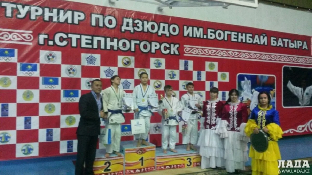 Нурсултан Манарбекулы на высшей ступени пьедестал. Фото предоставлено участниками турнира