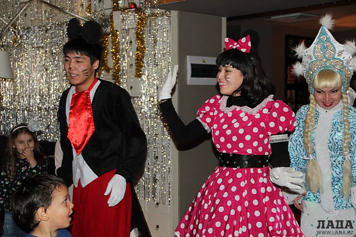 Новогоднее представление. Фото автора||news_pic_more|<!--TBegin--><a href="https://img.lada.kz/2015-12/1450768053_img_0554.jpg" onclick="return hs.expand(this)" ><img align="left" src="https://img.lada.kz/2015-12/thumbs/1450768053_img_0554.jpg" alt='Жители Актау помогли организовать благотворительную ёлку для детей' title='Жители Актау помогли организовать благотворительную ёлку для детей'  /></a><!--TEnd--><br /><!--TBegin--><a href="https://img.lada.kz/2015-12/1450768077_img_0559.jpg" onclick="return hs.expand(this)" ><img align="left" src="https://img.lada.kz/2015-12/thumbs/1450768077_img_0559.jpg" alt='Жители Актау помогли организовать благотворительную ёлку для детей' title='Жители Актау помогли организовать благотворительную ёлку для детей'  /></a><!--TEnd--><br /><!--TBegin--><a href="https://img.lada.kz/2015-12/1450768102_img_0560.jpg" onclick="return hs.expand(this)" ><img align="left" src="https://img.lada.kz/2015-12/thumbs/1450768102_img_0560.jpg" alt='Жители Актау помогли организовать благотворительную ёлку для детей' title='Жители Актау помогли организовать благотворительную ёлку для детей'  /></a><!--TEnd--><br /><!--TBegin--><a href="https://img.lada.kz/2015-12/1450768116_img_0566.jpg" onclick="return hs.expand(this)" ><img align="left" src="https://img.lada.kz/2015-12/thumbs/1450768116_img_0566.jpg" alt='Жители Актау помогли организовать благотворительную ёлку для детей' title='Жители Актау помогли организовать благотворительную ёлку для детей'  /></a><!--TEnd--><br /><!--TBegin--><a href="https://img.lada.kz/2015-12/1450768124_img_0567.jpg" onclick="return hs.expand(this)" ><img align="left" src="https://img.lada.kz/2015-12/thumbs/1450768124_img_0567.jpg" alt='Жители Актау помогли организовать благотворительную ёлку для детей' title='Жители Актау помогли организовать благотворительную ёлку для детей'  /></a><!--TEnd--><br /><!--TBegin--><a href="https://img.lada.kz/2015-12/1450768041_img_0570.jpg" onclick="return hs.expand(this)" ><img align="left" src="https://img.lada.kz/2015-12/thumbs/1450768041_img_0570.jpg" alt='Жители Актау помогли организовать благотворительную ёлку для детей' title='Жители Актау помогли организовать благотворительную ёлку для детей'  /></a><!--TEnd--><br /><!--TBegin--><a href="https://img.lada.kz/2015-12/1450768132_img_0574.jpg" onclick="return hs.expand(this)" ><img align="left" src="https://img.lada.kz/2015-12/thumbs/1450768132_img_0574.jpg" alt='Жители Актау помогли организовать благотворительную ёлку для детей' title='Жители Актау помогли организовать благотворительную ёлку для детей'  /></a><!--TEnd--><br /><!--TBegin--><a href="https://img.lada.kz/2015-12/1450768131_img_0603.jpg" onclick="return hs.expand(this)" ><img align="left" src="https://img.lada.kz/2015-12/thumbs/1450768131_img_0603.jpg" alt='Жители Актау помогли организовать благотворительную ёлку для детей' title='Жители Актау помогли организовать благотворительную ёлку для детей'  /></a><!--TEnd--><br /><!--TBegin--><a href="https://img.lada.kz/2015-12/1450768087_img_0606.jpg" onclick="return hs.expand(this)" ><img align="left" src="https://img.lada.kz/2015-12/thumbs/1450768087_img_0606.jpg" alt='Жители Актау помогли организовать благотворительную ёлку для детей' title='Жители Актау помогли организовать благотворительную ёлку для детей'  /></a><!--TEnd--><br /><!--TBegin--><a href="https://img.lada.kz/2015-12/1450768054_img_0612.jpg" onclick="return hs.expand(this)" ><img align="left" src="https://img.lada.kz/2015-12/thumbs/1450768054_img_0612.jpg" alt='Жители Актау помогли организовать благотворительную ёлку для детей' title='Жители Актау помогли организовать благотворительную ёлку для детей'  /></a><!--TEnd--><br /><!--TBegin--><a href="https://img.lada.kz/2015-12/1450768130_img_0613.jpg" onclick="return hs.expand(this)" ><img align="left" src="https://img.lada.kz/2015-12/thumbs/1450768130_img_0613.jpg" alt='Жители Актау помогли организовать благотворительную ёлку для детей' title='Жители Актау помогли организовать благотворительную ёлку для детей'  /></a><!--TEnd--><br /><!--TBegin--><a href="https://img.lada.kz/2015-12/1450768083_img_0617.jpg" onclick="return hs.expand(this)" ><img align="left" src="https://img.lada.kz/2015-12/thumbs/1450768083_img_0617.jpg" alt='Жители Актау помогли организовать благотворительную ёлку для детей' title='Жители Актау помогли организовать благотворительную ёлку для детей'  /></a><!--TEnd--><br /><!--TBegin--><a href="https://img.lada.kz/2015-12/1450768102_img_0624.jpg" onclick="return hs.expand(this)" ><img align="left" src="https://img.lada.kz/2015-12/thumbs/1450768102_img_0624.jpg" alt='Жители Актау помогли организовать благотворительную ёлку для детей' title='Жители Актау помогли организовать благотворительную ёлку для детей'  /></a><!--TEnd--><br /><!--TBegin--><a href="https://img.lada.kz/2015-12/1450768059_img_0625.jpg" onclick="return hs.expand(this)" ><img align="left" src="https://img.lada.kz/2015-12/thumbs/1450768059_img_0625.jpg" alt='Жители Актау помогли организовать благотворительную ёлку для детей' title='Жители Актау помогли организовать благотворительную ёлку для детей'  /></a><!--TEnd--><br /><!--TBegin--><a href="https://img.lada.kz/2015-12/1450768150_img_0627.jpg" onclick="return hs.expand(this)" ><img align="left" src="https://img.lada.kz/2015-12/thumbs/1450768150_img_0627.jpg" alt='Жители Актау помогли организовать благотворительную ёлку для детей' title='Жители Актау помогли организовать благотворительную ёлку для детей'  /></a><!--TEnd-->