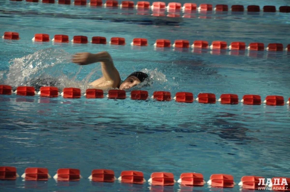 Юные пловцы соревновались в разных стилях. Фото участников турнира