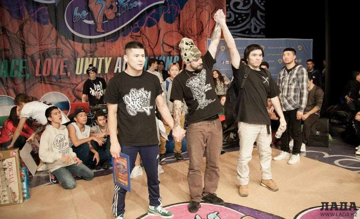 Выбор победителя||news_pic_more|<!--TBegin--><a href="https://img.lada.kz/2015-12/1450945459_1hj_uvlp9m0.jpg" onclick="return hs.expand(this)" ><img align="left" src="https://img.lada.kz/2015-12/thumbs/1450945459_1hj_uvlp9m0.jpg" alt='Серик Кенжебеков из Актау завоевал первое место на международных соревнованиях по брейк-дансу в Астане' title='Серик Кенжебеков из Актау завоевал первое место на международных соревнованиях по брейк-дансу в Астане'  /></a><!--TEnd--><br /><!--TBegin--><a href="https://img.lada.kz/2015-12/1450945410_1iivmbwswqe.jpg" onclick="return hs.expand(this)" ><img align="left" src="https://img.lada.kz/2015-12/thumbs/1450945410_1iivmbwswqe.jpg" alt='Серик Кенжебеков из Актау завоевал первое место на международных соревнованиях по брейк-дансу в Астане' title='Серик Кенжебеков из Актау завоевал первое место на международных соревнованиях по брейк-дансу в Астане'  /></a><!--TEnd--><br /><!--TBegin--><a href="https://img.lada.kz/2015-12/1450945387_6u7ahq1x8zw.jpg" onclick="return hs.expand(this)" ><img align="left" src="https://img.lada.kz/2015-12/thumbs/1450945387_6u7ahq1x8zw.jpg" alt='Серик Кенжебеков из Актау завоевал первое место на международных соревнованиях по брейк-дансу в Астане' title='Серик Кенжебеков из Актау завоевал первое место на международных соревнованиях по брейк-дансу в Астане'  /></a><!--TEnd--><br /><!--TBegin--><a href="https://img.lada.kz/2015-12/1450945367_6xrveorbzzo.jpg" onclick="return hs.expand(this)" ><img align="left" src="https://img.lada.kz/2015-12/thumbs/1450945367_6xrveorbzzo.jpg" alt='Серик Кенжебеков из Актау завоевал первое место на международных соревнованиях по брейк-дансу в Астане' title='Серик Кенжебеков из Актау завоевал первое место на международных соревнованиях по брейк-дансу в Астане'  /></a><!--TEnd--><br /><!--TBegin--><a href="https://img.lada.kz/2015-12/1450945365_8e928pmrnbi.jpg" onclick="return hs.expand(this)" ><img align="left" src="https://img.lada.kz/2015-12/thumbs/1450945365_8e928pmrnbi.jpg" alt='Серик Кенжебеков из Актау завоевал первое место на международных соревнованиях по брейк-дансу в Астане' title='Серик Кенжебеков из Актау завоевал первое место на международных соревнованиях по брейк-дансу в Астане'  /></a><!--TEnd--><br /><!--TBegin--><a href="https://img.lada.kz/2015-12/1450945423_9hwiedxmunk.jpg" onclick="return hs.expand(this)" ><img align="left" src="https://img.lada.kz/2015-12/thumbs/1450945423_9hwiedxmunk.jpg" alt='Серик Кенжебеков из Актау завоевал первое место на международных соревнованиях по брейк-дансу в Астане' title='Серик Кенжебеков из Актау завоевал первое место на международных соревнованиях по брейк-дансу в Астане'  /></a><!--TEnd--><br /><!--TBegin--><a href="https://img.lada.kz/2015-12/1450945456_ahikap22-5w.jpg" onclick="return hs.expand(this)" ><img align="left" src="https://img.lada.kz/2015-12/thumbs/1450945456_ahikap22-5w.jpg" alt='Серик Кенжебеков из Актау завоевал первое место на международных соревнованиях по брейк-дансу в Астане' title='Серик Кенжебеков из Актау завоевал первое место на международных соревнованиях по брейк-дансу в Астане'  /></a><!--TEnd--><br /><!--TBegin--><a href="https://img.lada.kz/2015-12/1450945417_boblszubtt4.jpg" onclick="return hs.expand(this)" ><img align="left" src="https://img.lada.kz/2015-12/thumbs/1450945417_boblszubtt4.jpg" alt='Серик Кенжебеков из Актау завоевал первое место на международных соревнованиях по брейк-дансу в Астане' title='Серик Кенжебеков из Актау завоевал первое место на международных соревнованиях по брейк-дансу в Астане'  /></a><!--TEnd--><br /><!--TBegin--><a href="https://img.lada.kz/2015-12/1450945394_eswncockica.jpg" onclick="return hs.expand(this)" ><img align="left" src="https://img.lada.kz/2015-12/thumbs/1450945394_eswncockica.jpg" alt='Серик Кенжебеков из Актау завоевал первое место на международных соревнованиях по брейк-дансу в Астане' title='Серик Кенжебеков из Актау завоевал первое место на международных соревнованиях по брейк-дансу в Астане'  /></a><!--TEnd--><br /><!--TBegin--><a href="https://img.lada.kz/2015-12/1450945446_jujnwlwxlou.jpg" onclick="return hs.expand(this)" ><img align="left" src="https://img.lada.kz/2015-12/thumbs/1450945446_jujnwlwxlou.jpg" alt='Серик Кенжебеков из Актау завоевал первое место на международных соревнованиях по брейк-дансу в Астане' title='Серик Кенжебеков из Актау завоевал первое место на международных соревнованиях по брейк-дансу в Астане'  /></a><!--TEnd--><br /><!--TBegin--><a href="https://img.lada.kz/2015-12/1450945447_k-nbdcj87oa.jpg" onclick="return hs.expand(this)" ><img align="left" src="https://img.lada.kz/2015-12/thumbs/1450945447_k-nbdcj87oa.jpg" alt='Серик Кенжебеков из Актау завоевал первое место на международных соревнованиях по брейк-дансу в Астане' title='Серик Кенжебеков из Актау завоевал первое место на международных соревнованиях по брейк-дансу в Астане'  /></a><!--TEnd--><br /><!--TBegin--><a href="https://img.lada.kz/2015-12/1450945441_m_6txg1ftxe.jpg" onclick="return hs.expand(this)" ><img align="left" src="https://img.lada.kz/2015-12/thumbs/1450945441_m_6txg1ftxe.jpg" alt='Серик Кенжебеков из Актау завоевал первое место на международных соревнованиях по брейк-дансу в Астане' title='Серик Кенжебеков из Актау завоевал первое место на международных соревнованиях по брейк-дансу в Астане'  /></a><!--TEnd--><br /><!--TBegin--><a href="https://img.lada.kz/2015-12/1450945386_nhzzai7pmgo.jpg" onclick="return hs.expand(this)" ><img align="left" src="https://img.lada.kz/2015-12/thumbs/1450945386_nhzzai7pmgo.jpg" alt='Серик Кенжебеков из Актау завоевал первое место на международных соревнованиях по брейк-дансу в Астане' title='Серик Кенжебеков из Актау завоевал первое место на международных соревнованиях по брейк-дансу в Астане'  /></a><!--TEnd--><br /><!--TBegin--><a href="https://img.lada.kz/2015-12/1450945374_wc4loyxkiby.jpg" onclick="return hs.expand(this)" ><img align="left" src="https://img.lada.kz/2015-12/thumbs/1450945374_wc4loyxkiby.jpg" alt='Серик Кенжебеков из Актау завоевал первое место на международных соревнованиях по брейк-дансу в Астане' title='Серик Кенжебеков из Актау завоевал первое место на международных соревнованиях по брейк-дансу в Астане'  /></a><!--TEnd--><br /><!--TBegin--><a href="https://img.lada.kz/2015-12/1450945459_y1womroiaqa.jpg" onclick="return hs.expand(this)" ><img align="left" src="https://img.lada.kz/2015-12/thumbs/1450945459_y1womroiaqa.jpg" alt='Серик Кенжебеков из Актау завоевал первое место на международных соревнованиях по брейк-дансу в Астане' title='Серик Кенжебеков из Актау завоевал первое место на международных соревнованиях по брейк-дансу в Астане'  /></a><!--TEnd-->