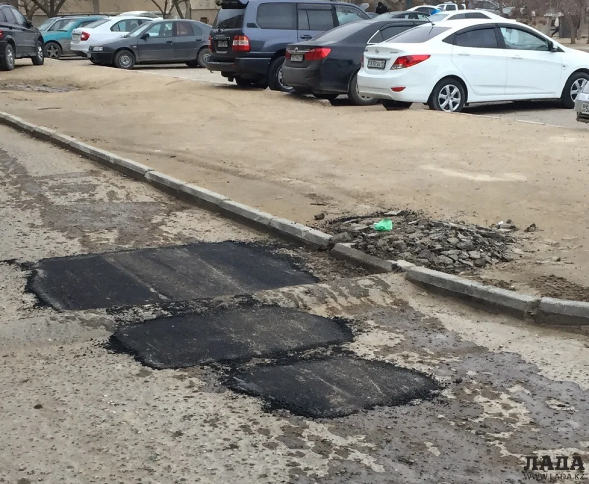 Внутримикрорайонная дорога в 12 микрорайоне. Фото автора