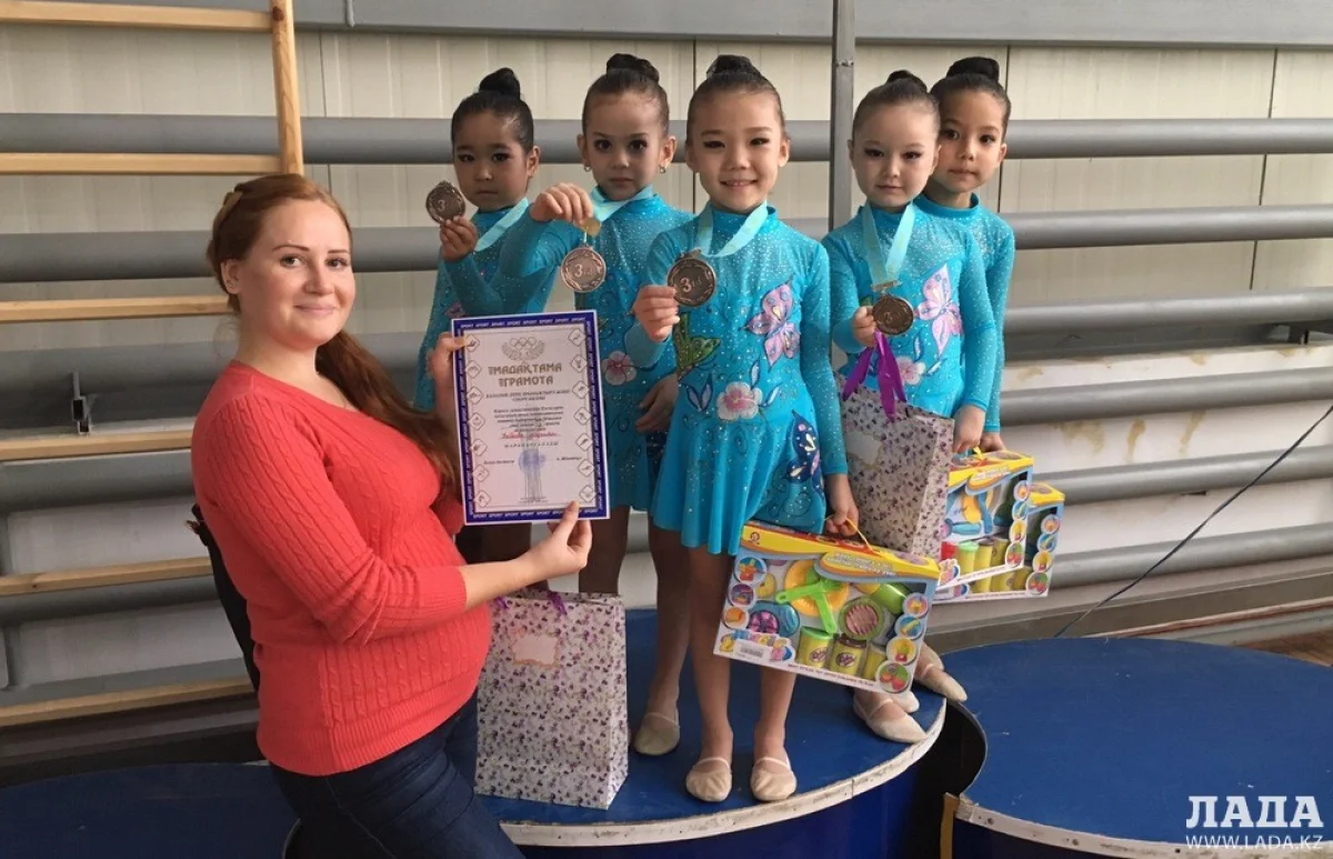 Награждение победителей. Фото предоставлено участниками конкурса||news_pic_more|<!--TBegin--><a href="https://img.lada.kz/2015-12/1451462934_img-20151229-wa0002.jpg" onclick="return hs.expand(this)" ><img align="left" src="https://img.lada.kz/2015-12/thumbs/1451462934_img-20151229-wa0002.jpg" alt='Актауские гимнастки привезли награды с открытого чемпионата в Кызылорде' title='Актауские гимнастки привезли награды с открытого чемпионата в Кызылорде'  /></a><!--TEnd--><br /><!--TBegin--><a href="https://img.lada.kz/2015-12/1451462970_img-20151229-wa0007.jpg" onclick="return hs.expand(this)" ><img align="left" src="https://img.lada.kz/2015-12/thumbs/1451462970_img-20151229-wa0007.jpg" alt='Актауские гимнастки привезли награды с открытого чемпионата в Кызылорде' title='Актауские гимнастки привезли награды с открытого чемпионата в Кызылорде'  /></a><!--TEnd--><br /><!--TBegin--><a href="https://img.lada.kz/2015-12/1451462952_img-20151229-wa0009.jpg" onclick="return hs.expand(this)" ><img align="left" src="https://img.lada.kz/2015-12/thumbs/1451462952_img-20151229-wa0009.jpg" alt='Актауские гимнастки привезли награды с открытого чемпионата в Кызылорде' title='Актауские гимнастки привезли награды с открытого чемпионата в Кызылорде'  /></a><!--TEnd--><br /><!--TBegin--><a href="https://img.lada.kz/2015-12/1451462930_img-20151229-wa0010.jpg" onclick="return hs.expand(this)" ><img align="left" src="https://img.lada.kz/2015-12/thumbs/1451462930_img-20151229-wa0010.jpg" alt='Актауские гимнастки привезли награды с открытого чемпионата в Кызылорде' title='Актауские гимнастки привезли награды с открытого чемпионата в Кызылорде'  /></a><!--TEnd--><br /><!--TBegin--><a href="https://img.lada.kz/2015-12/1451462934_img-20151229-wa0019.jpg" onclick="return hs.expand(this)" ><img align="left" src="https://img.lada.kz/2015-12/thumbs/1451462934_img-20151229-wa0019.jpg" alt='Актауские гимнастки привезли награды с открытого чемпионата в Кызылорде' title='Актауские гимнастки привезли награды с открытого чемпионата в Кызылорде'  /></a><!--TEnd--><br /><!--TBegin--><a href="https://img.lada.kz/2015-12/1451462995_img-20151229-wa0022.jpg" onclick="return hs.expand(this)" ><img align="left" src="https://img.lada.kz/2015-12/thumbs/1451462995_img-20151229-wa0022.jpg" alt='Актауские гимнастки привезли награды с открытого чемпионата в Кызылорде' title='Актауские гимнастки привезли награды с открытого чемпионата в Кызылорде'  /></a><!--TEnd--><br /><!--TBegin--><a href="https://img.lada.kz/2015-12/1451463018_img-20151229-wa0023.jpg" onclick="return hs.expand(this)" ><img align="left" src="https://img.lada.kz/2015-12/thumbs/1451463018_img-20151229-wa0023.jpg" alt='Актауские гимнастки привезли награды с открытого чемпионата в Кызылорде' title='Актауские гимнастки привезли награды с открытого чемпионата в Кызылорде'  /></a><!--TEnd-->