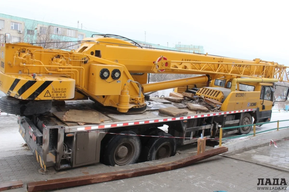 Провалившийся автокран||news_pic_more|<!--TBegin--><a href="https://img.lada.kz/2016-01/1452077758_img_9297.jpg" onclick="return hs.expand(this)" ><img src="https://img.lada.kz/2016-01/thumbs/1452077758_img_9297.jpg" alt='В центре Актау автокран повредил тротуарное покрытие' title='В центре Актау автокран повредил тротуарное покрытие'  /></a><!--TEnd--><br /><!--TBegin--><a href="https://img.lada.kz/2016-01/1452077786_img_9300.jpg" onclick="return hs.expand(this)" ><img src="https://img.lada.kz/2016-01/thumbs/1452077786_img_9300.jpg" alt='В центре Актау автокран повредил тротуарное покрытие' title='В центре Актау автокран повредил тротуарное покрытие'  /></a><!--TEnd--><br /><!--TBegin--><a href="https://img.lada.kz/2016-01/1452077799_img_9302.jpg" onclick="return hs.expand(this)" ><img src="https://img.lada.kz/2016-01/thumbs/1452077799_img_9302.jpg" alt='В центре Актау автокран повредил тротуарное покрытие' title='В центре Актау автокран повредил тротуарное покрытие'  /></a><!--TEnd--><br /><!--TBegin--><a href="https://img.lada.kz/2016-01/1452077801_img_9304.jpg" onclick="return hs.expand(this)" ><img src="https://img.lada.kz/2016-01/thumbs/1452077801_img_9304.jpg" alt='В центре Актау автокран повредил тротуарное покрытие' title='В центре Актау автокран повредил тротуарное покрытие'  /></a><!--TEnd--><br /><!--TBegin--><a href="https://img.lada.kz/2016-01/1452077750_img_9307.jpg" onclick="return hs.expand(this)" ><img src="https://img.lada.kz/2016-01/thumbs/1452077750_img_9307.jpg" alt='В центре Актау автокран повредил тротуарное покрытие' title='В центре Актау автокран повредил тротуарное покрытие'  /></a><!--TEnd--><br /><!--TBegin--><a href="https://img.lada.kz/2016-01/1452077768_img_9317.jpg" onclick="return hs.expand(this)" ><img src="https://img.lada.kz/2016-01/thumbs/1452077768_img_9317.jpg" alt='В центре Актау автокран повредил тротуарное покрытие' title='В центре Актау автокран повредил тротуарное покрытие'  /></a><!--TEnd--><br /><!--TBegin--><a href="https://img.lada.kz/2016-01/1452077747_img_9318.jpg" onclick="return hs.expand(this)" ><img src="https://img.lada.kz/2016-01/thumbs/1452077747_img_9318.jpg" alt='В центре Актау автокран повредил тротуарное покрытие' title='В центре Актау автокран повредил тротуарное покрытие'  /></a><!--TEnd--><br /><!--TBegin--><a href="https://img.lada.kz/2016-01/1452077792_img_9319.jpg" onclick="return hs.expand(this)" ><img src="https://img.lada.kz/2016-01/thumbs/1452077792_img_9319.jpg" alt='В центре Актау автокран повредил тротуарное покрытие' title='В центре Актау автокран повредил тротуарное покрытие'  /></a><!--TEnd--><br /><!--TBegin--><a href="https://img.lada.kz/2016-01/1452077780_img_9342.jpg" onclick="return hs.expand(this)" ><img src="https://img.lada.kz/2016-01/thumbs/1452077780_img_9342.jpg" alt='В центре Актау автокран повредил тротуарное покрытие' title='В центре Актау автокран повредил тротуарное покрытие'  /></a><!--TEnd--><br /><!--TBegin--><a href="https://img.lada.kz/2016-01/1452077842_img_9344.jpg" onclick="return hs.expand(this)" ><img src="https://img.lada.kz/2016-01/thumbs/1452077842_img_9344.jpg" alt='В центре Актау автокран повредил тротуарное покрытие' title='В центре Актау автокран повредил тротуарное покрытие'  /></a><!--TEnd--><br /><!--TBegin--><a href="https://img.lada.kz/2016-01/1452077820_img_9345.jpg" onclick="return hs.expand(this)" ><img src="https://img.lada.kz/2016-01/thumbs/1452077820_img_9345.jpg" alt='В центре Актау автокран повредил тротуарное покрытие' title='В центре Актау автокран повредил тротуарное покрытие'  /></a><!--TEnd-->