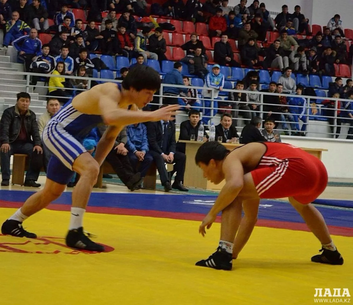 Айтжанов Сакен в борьбе за третье место. Фото предоставлено Канатом Озганбаевым