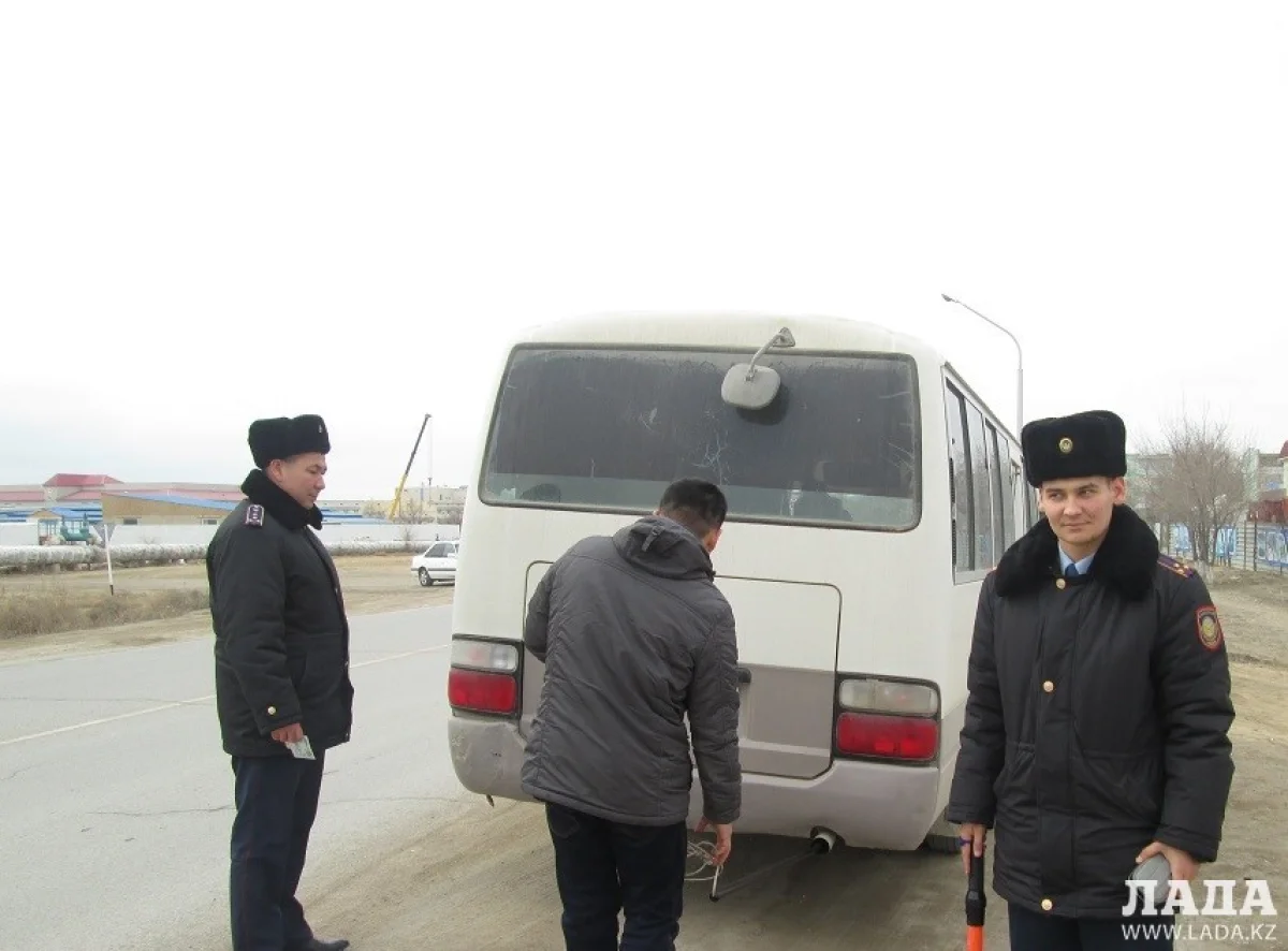 Автобусы также проверят на вредные выбросы. Фото автора