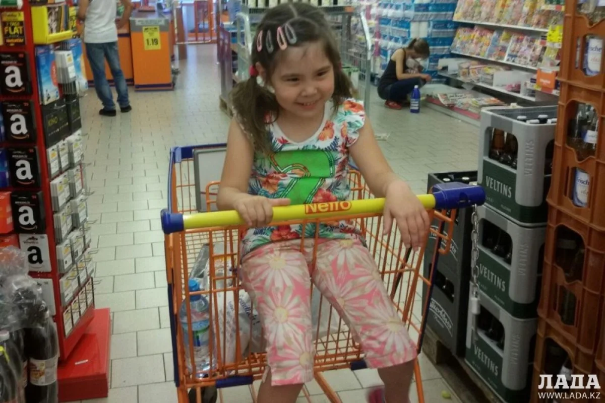 на фото Адия Буранкулова