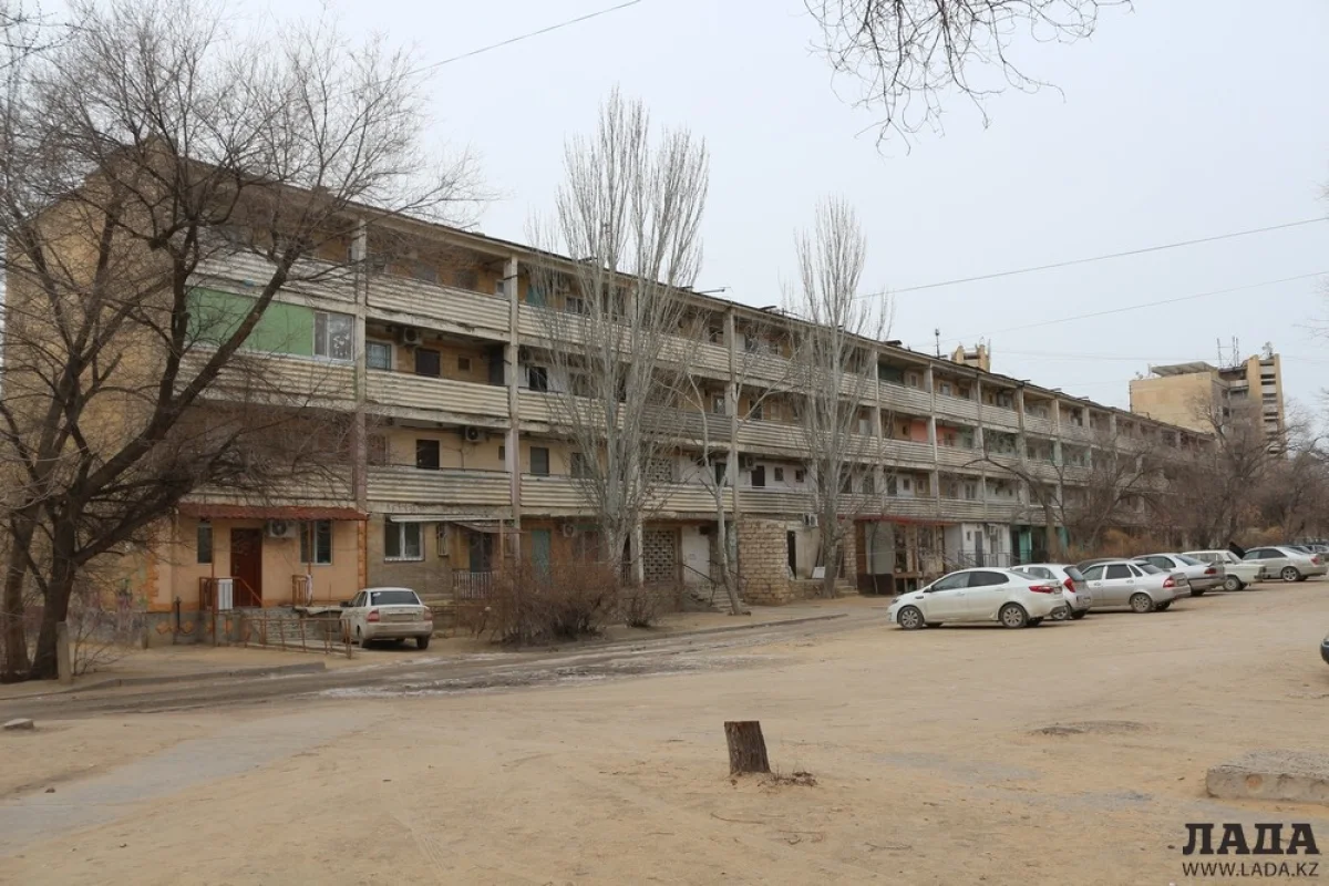 Дом, в котором произошло нападение. Фото Рашида Исмагилова||news_pic_more|<!--TBegin--><a href="https://img.lada.kz/2016-01/1453966822_img_0219.jpg" onclick="return hs.expand(this)" ><img align="left" src="https://img.lada.kz/2016-01/thumbs/1453966822_img_0219.jpg" alt='Пострадавшая в вооруженном ограблении: Нападавший забрал отложенные на лечение ребенка деньги' title='Пострадавшая в вооруженном ограблении: Нападавший забрал отложенные на лечение ребенка деньги'  /></a><!--TEnd--><br /><!--TBegin--><a href="https://img.lada.kz/2016-01/1453966858_img_0220.jpg" onclick="return hs.expand(this)" ><img align="left" src="https://img.lada.kz/2016-01/thumbs/1453966858_img_0220.jpg" alt='Пострадавшая в вооруженном ограблении: Нападавший забрал отложенные на лечение ребенка деньги' title='Пострадавшая в вооруженном ограблении: Нападавший забрал отложенные на лечение ребенка деньги'  /></a><!--TEnd--><br /><!--TBegin--><a href="https://img.lada.kz/2016-01/1453966776_img_0221.jpg" onclick="return hs.expand(this)" ><img align="left" src="https://img.lada.kz/2016-01/thumbs/1453966776_img_0221.jpg" alt='Пострадавшая в вооруженном ограблении: Нападавший забрал отложенные на лечение ребенка деньги' title='Пострадавшая в вооруженном ограблении: Нападавший забрал отложенные на лечение ребенка деньги'  /></a><!--TEnd--><br /><!--TBegin--><a href="https://img.lada.kz/2016-01/1453966777_img_0222.jpg" onclick="return hs.expand(this)" ><img align="left" src="https://img.lada.kz/2016-01/thumbs/1453966777_img_0222.jpg" alt='Пострадавшая в вооруженном ограблении: Нападавший забрал отложенные на лечение ребенка деньги' title='Пострадавшая в вооруженном ограблении: Нападавший забрал отложенные на лечение ребенка деньги'  /></a><!--TEnd--><br /><!--TBegin--><a href="https://img.lada.kz/2016-01/1453966804_img_0223.jpg" onclick="return hs.expand(this)" ><img align="left" src="https://img.lada.kz/2016-01/thumbs/1453966804_img_0223.jpg" alt='Пострадавшая в вооруженном ограблении: Нападавший забрал отложенные на лечение ребенка деньги' title='Пострадавшая в вооруженном ограблении: Нападавший забрал отложенные на лечение ребенка деньги'  /></a><!--TEnd--><br /><!--TBegin--><a href="https://img.lada.kz/2016-01/1453966785_img_0224.jpg" onclick="return hs.expand(this)" ><img align="left" src="https://img.lada.kz/2016-01/thumbs/1453966785_img_0224.jpg" alt='Пострадавшая в вооруженном ограблении: Нападавший забрал отложенные на лечение ребенка деньги' title='Пострадавшая в вооруженном ограблении: Нападавший забрал отложенные на лечение ребенка деньги'  /></a><!--TEnd-->