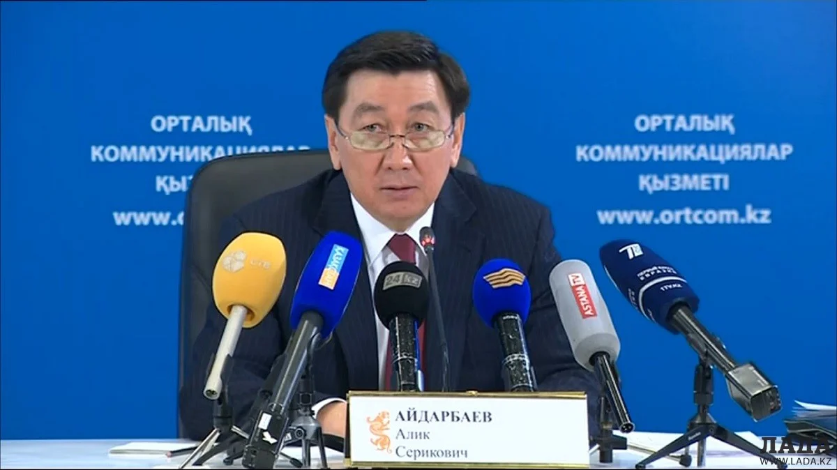 Алик Айдарбаев на пресс-конференции на площадке Службы центральных коммуникаций при Президенте РК