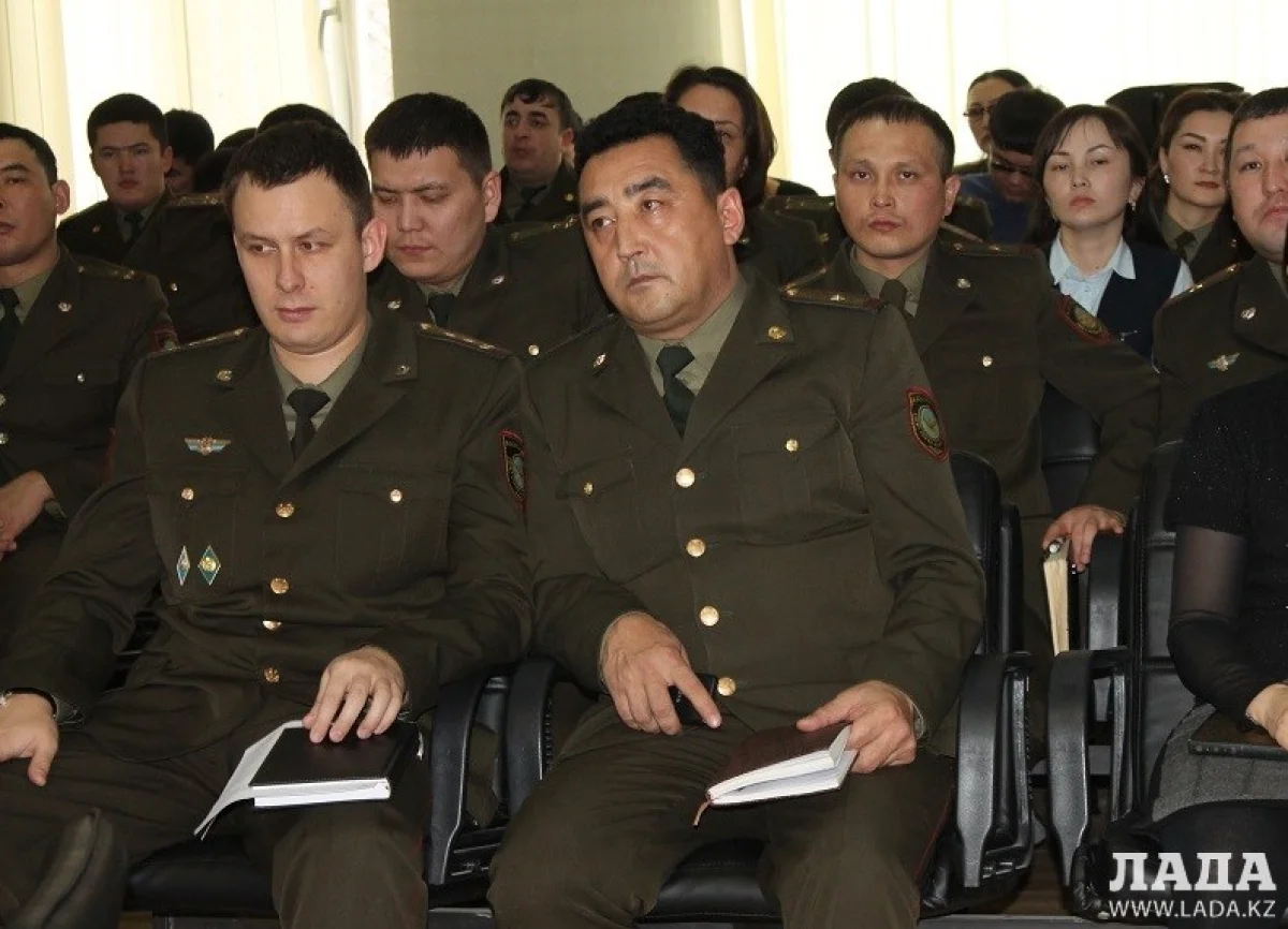 Сотрудники ДЧС на оперативном совещании. Фото автора