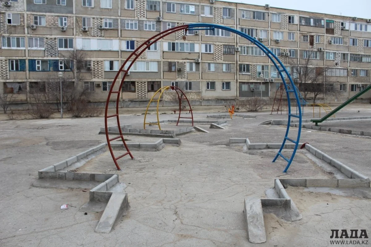 Неработающие качели. Фото автора
